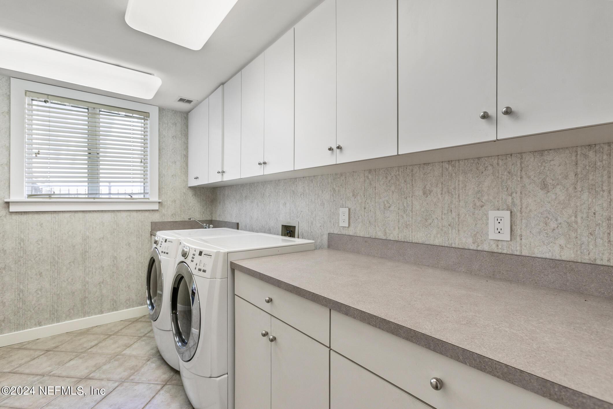 Jacksonville, Florida 32207, United States, 5 Bedrooms Bedrooms, ,6 BathroomsBathrooms,Residential,Pending,27159