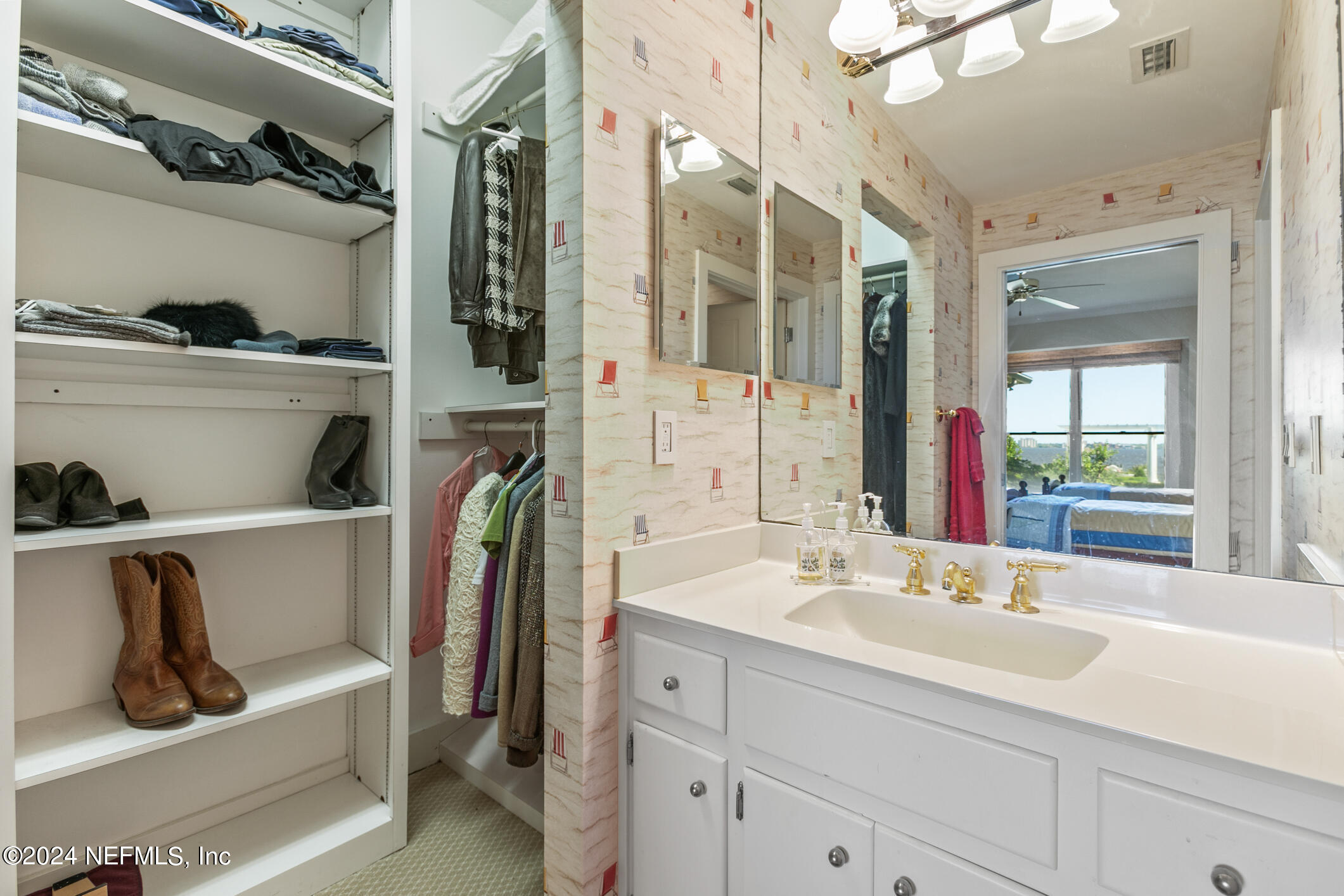 Jacksonville, Florida 32207, United States, 5 Bedrooms Bedrooms, ,6 BathroomsBathrooms,Residential,Pending,27159