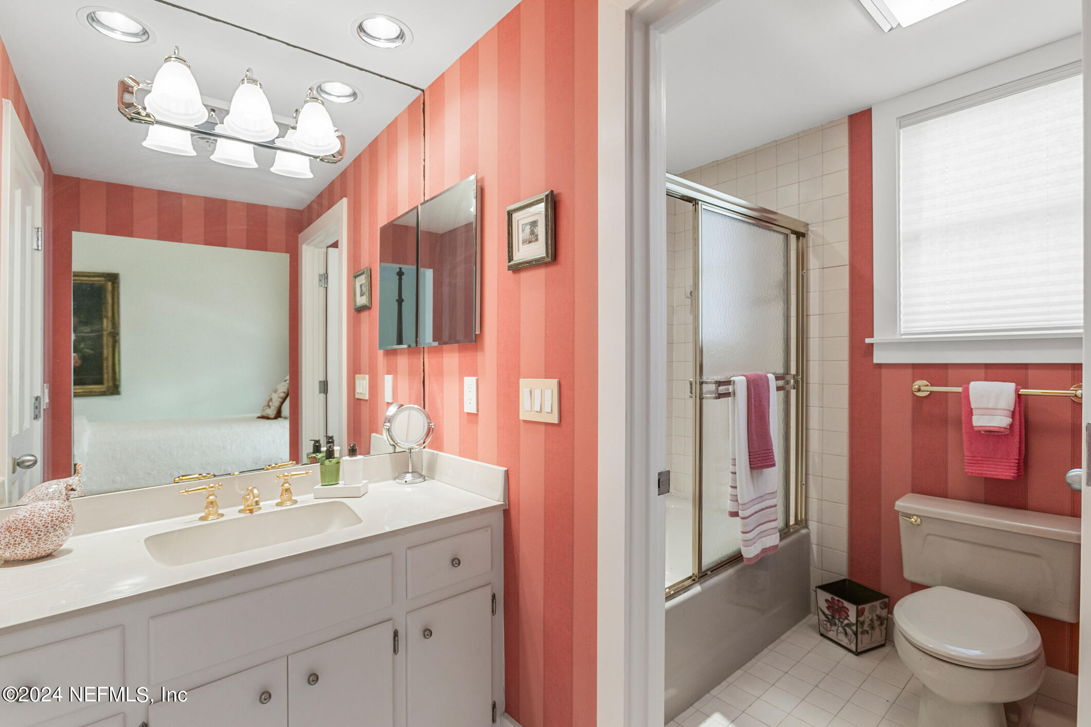 Jacksonville, Florida 32207, United States, 5 Bedrooms Bedrooms, ,6 BathroomsBathrooms,Residential,Pending,27159