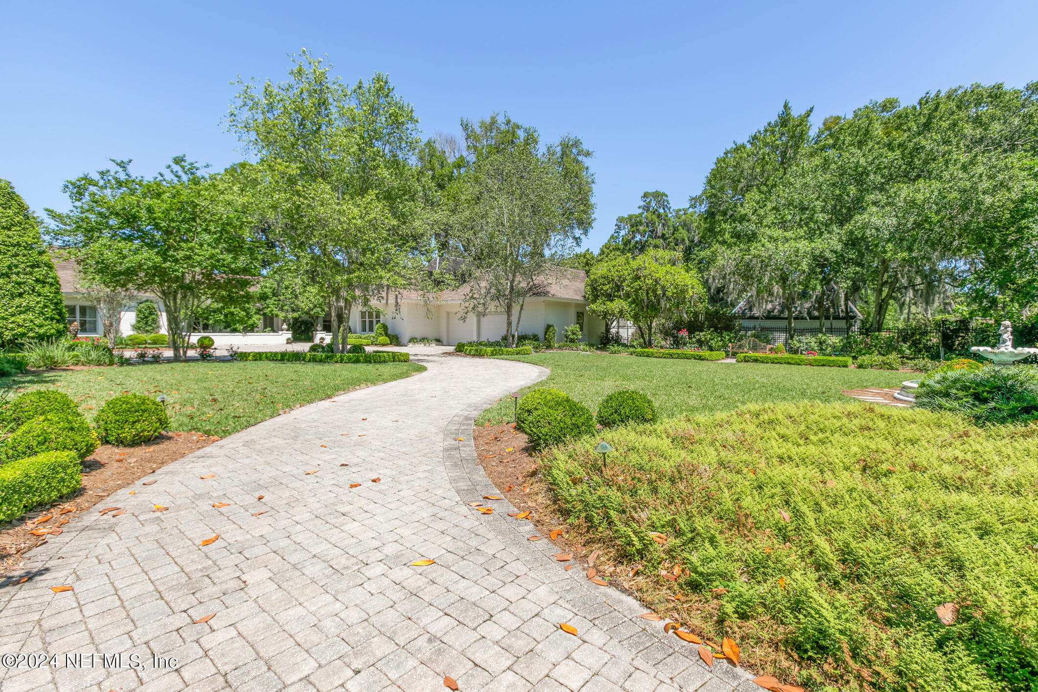 Jacksonville, Florida 32207, United States, 5 Bedrooms Bedrooms, ,6 BathroomsBathrooms,Residential,Pending,27159