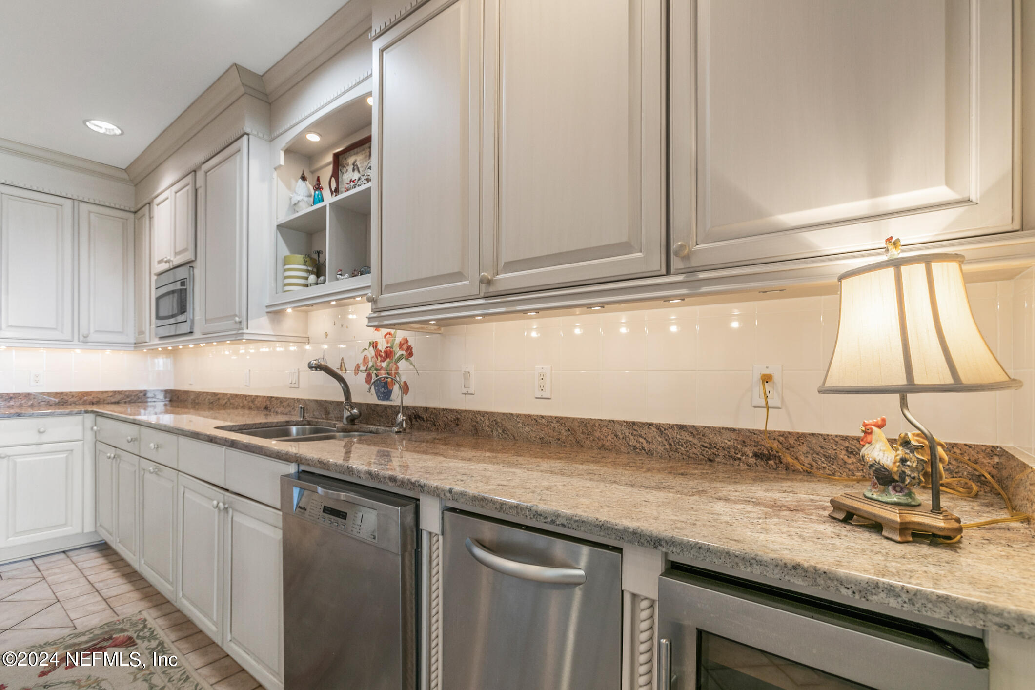 Jacksonville, Florida 32207, United States, 5 Bedrooms Bedrooms, ,6 BathroomsBathrooms,Residential,Pending,27159