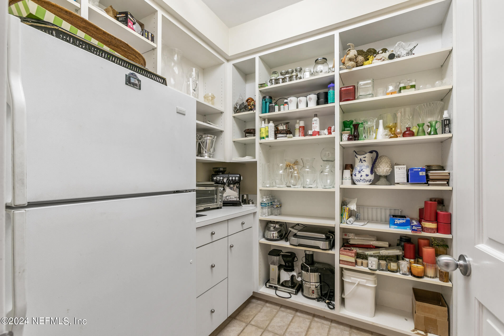 Jacksonville, Florida 32207, United States, 5 Bedrooms Bedrooms, ,6 BathroomsBathrooms,Residential,Pending,27159