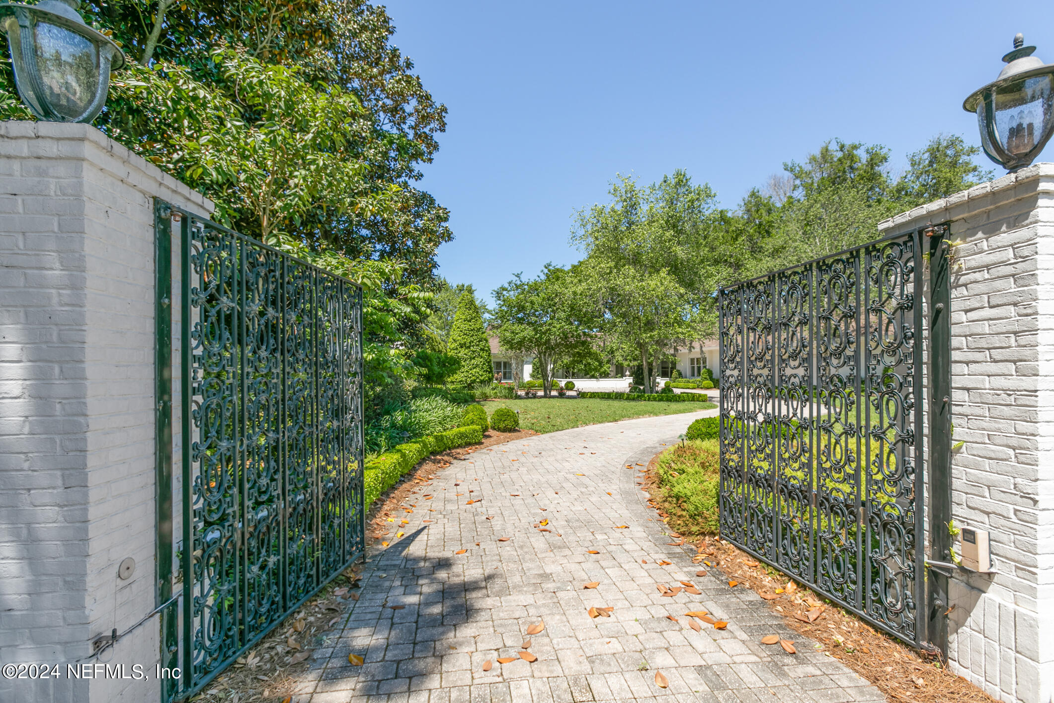 Jacksonville, Florida 32207, United States, 5 Bedrooms Bedrooms, ,6 BathroomsBathrooms,Residential,Pending,27159