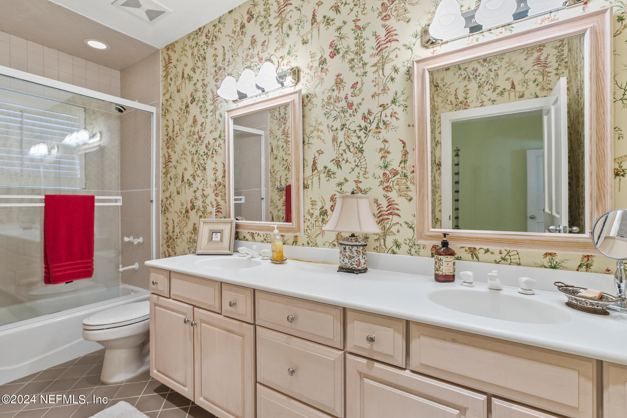 Jacksonville, Florida 32207, United States, 5 Bedrooms Bedrooms, ,6 BathroomsBathrooms,Residential,Pending,27159