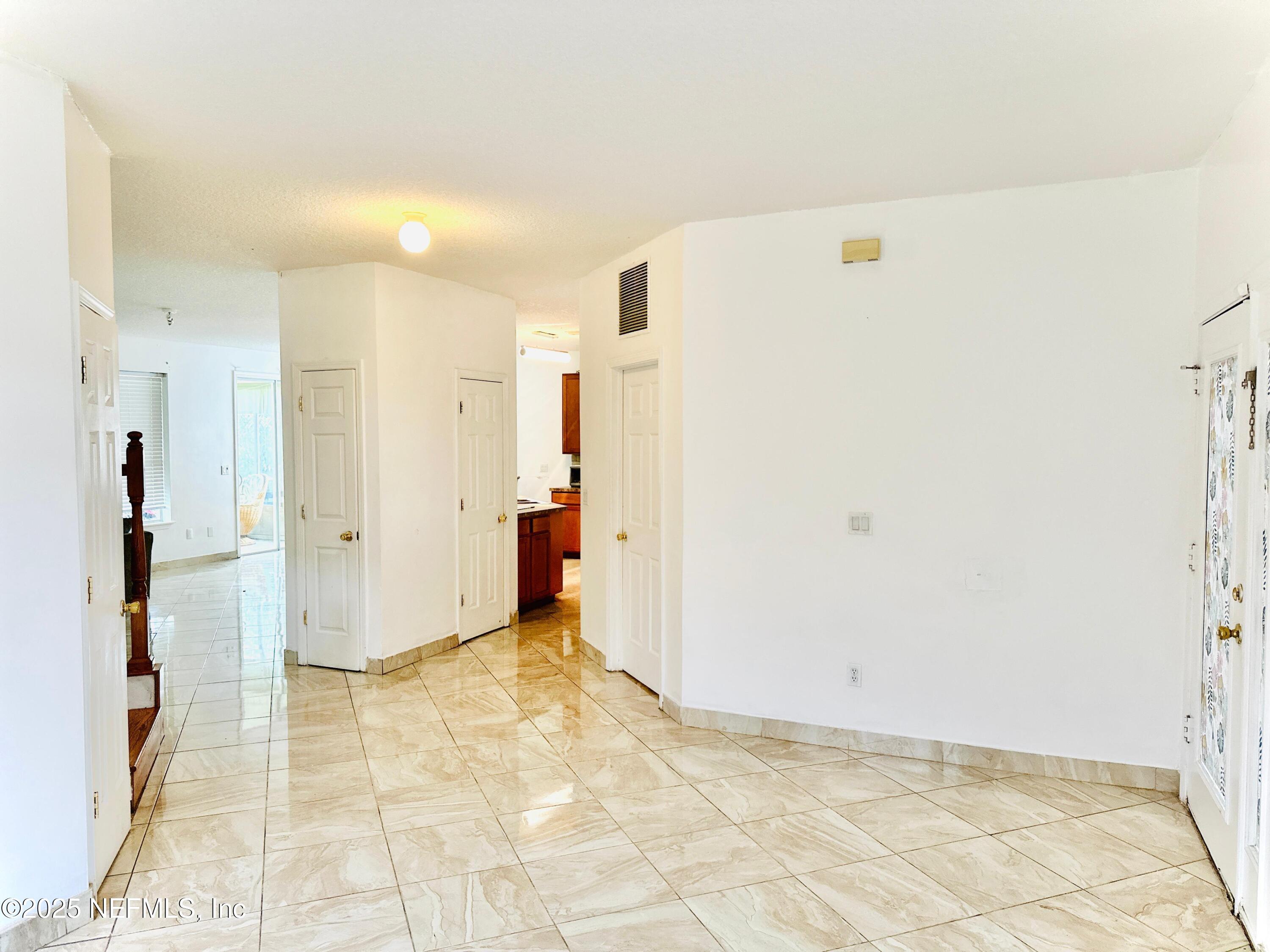 351 SUMMIT Drive