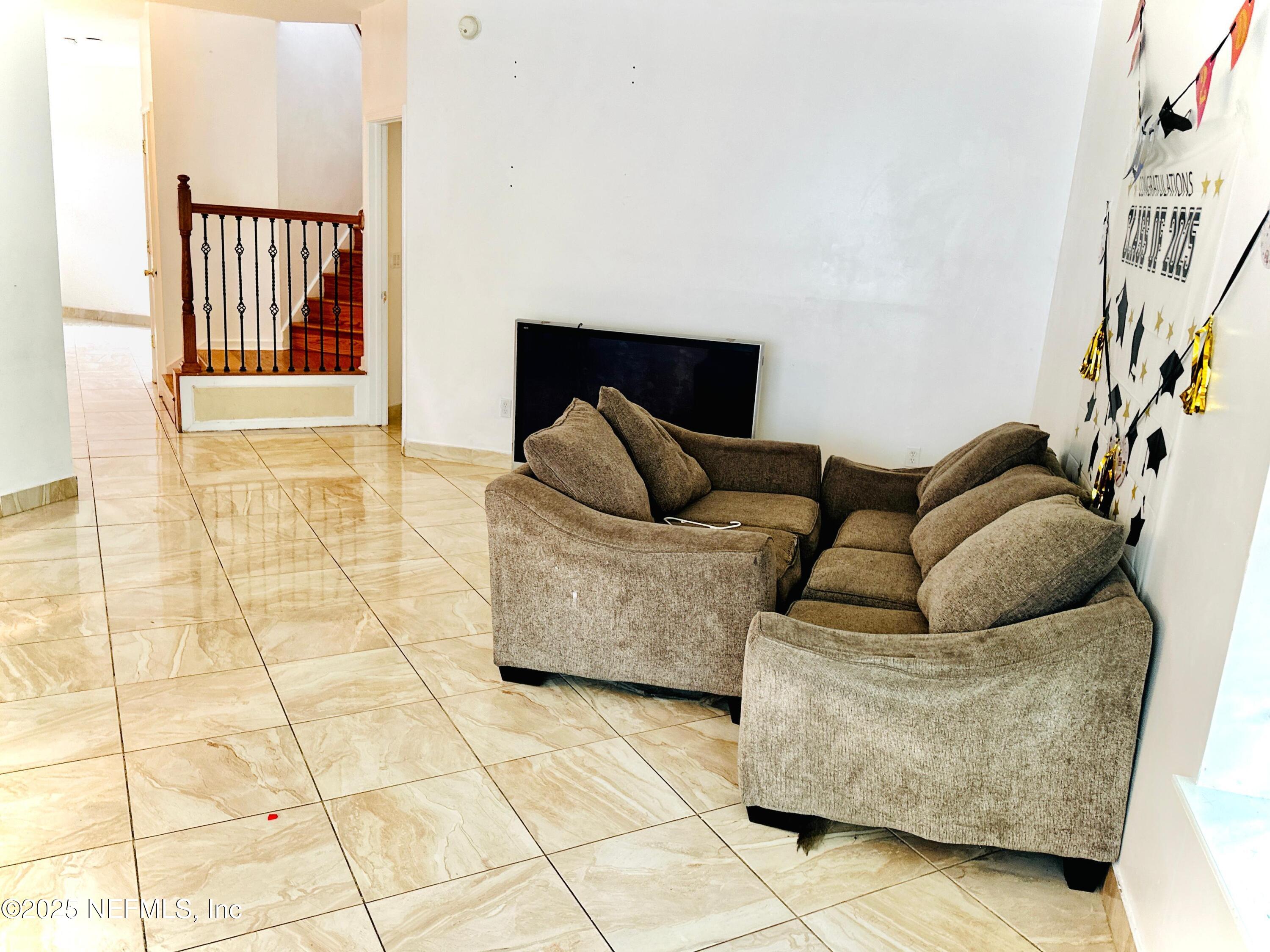 351 SUMMIT Drive
