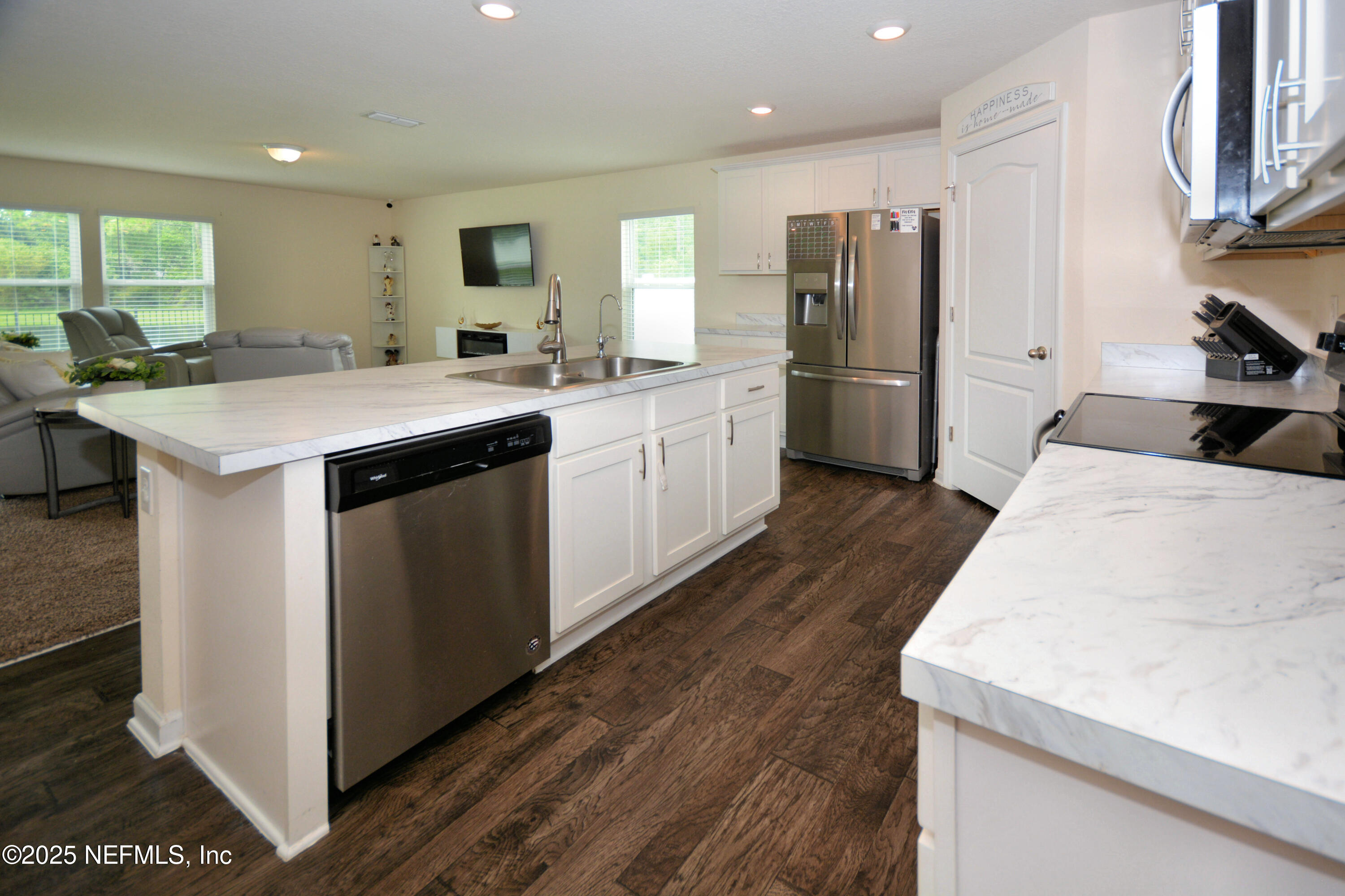 2536 BEACHVIEW Drive