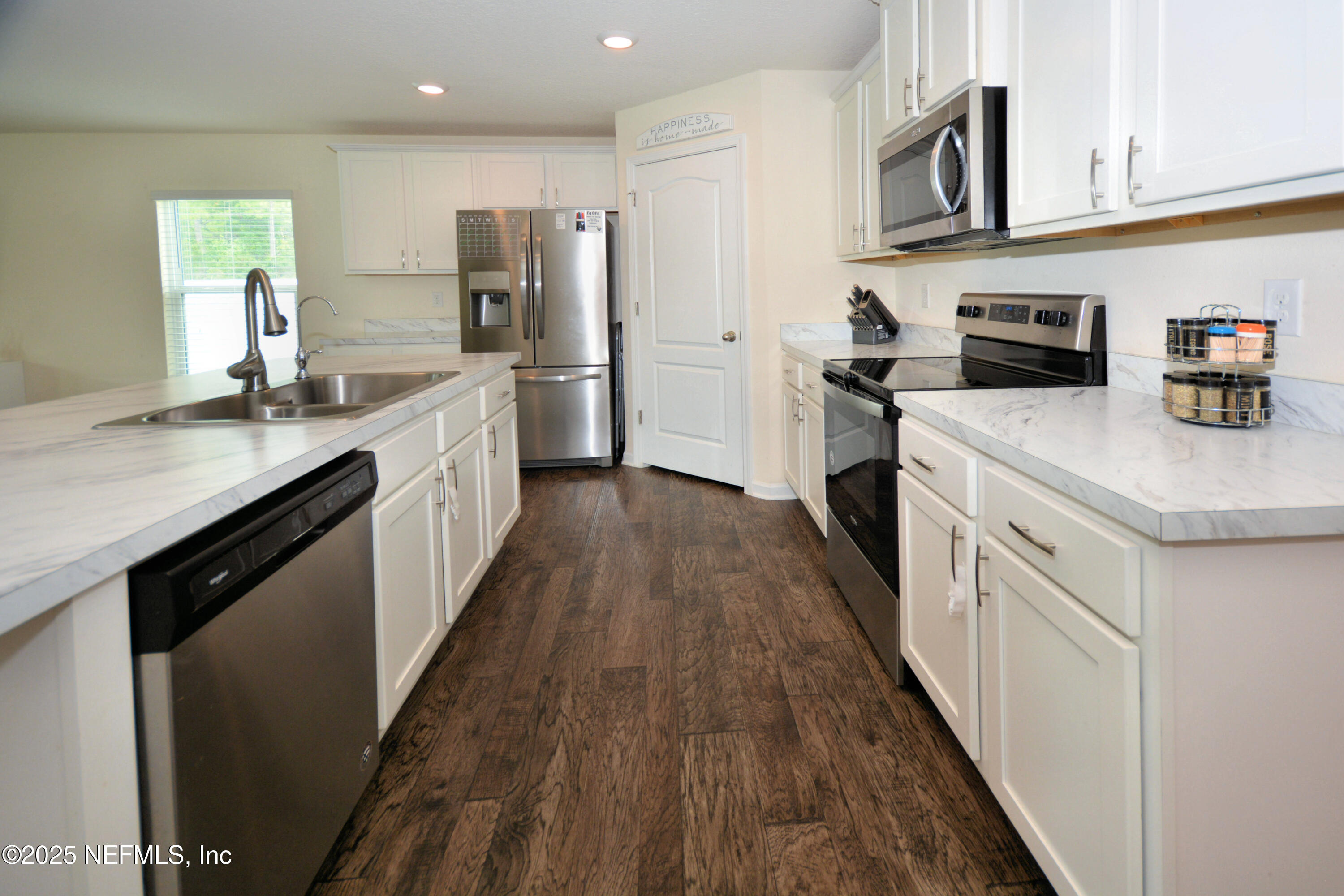 2536 BEACHVIEW Drive