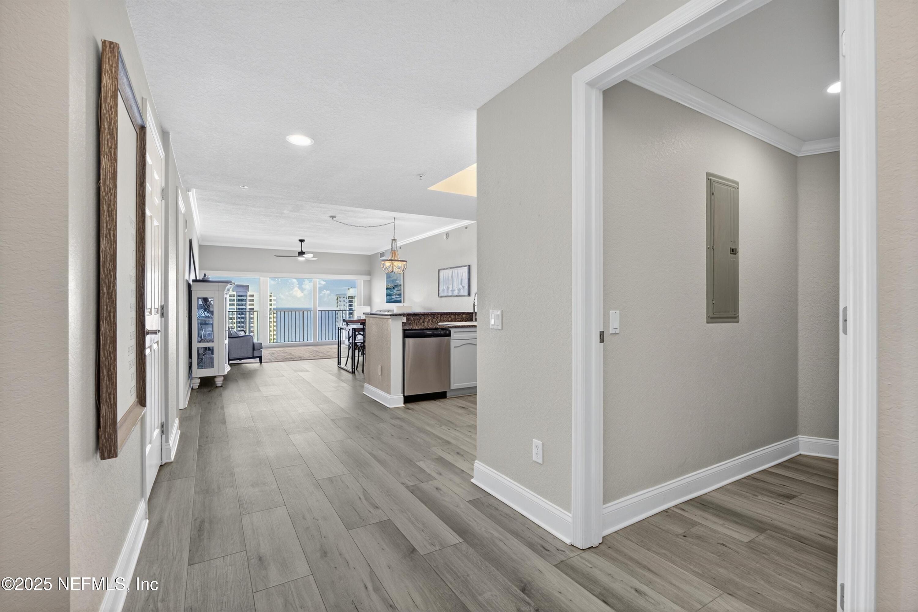 2 OCEANS WEST Boulevard 1809