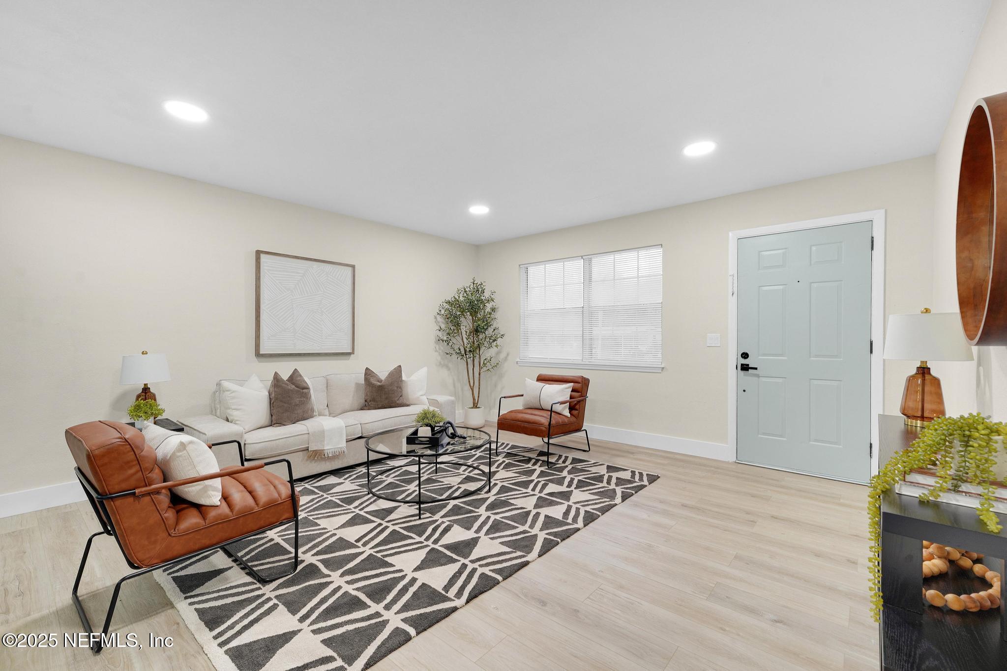 6822 BUTTONTREE Lane S