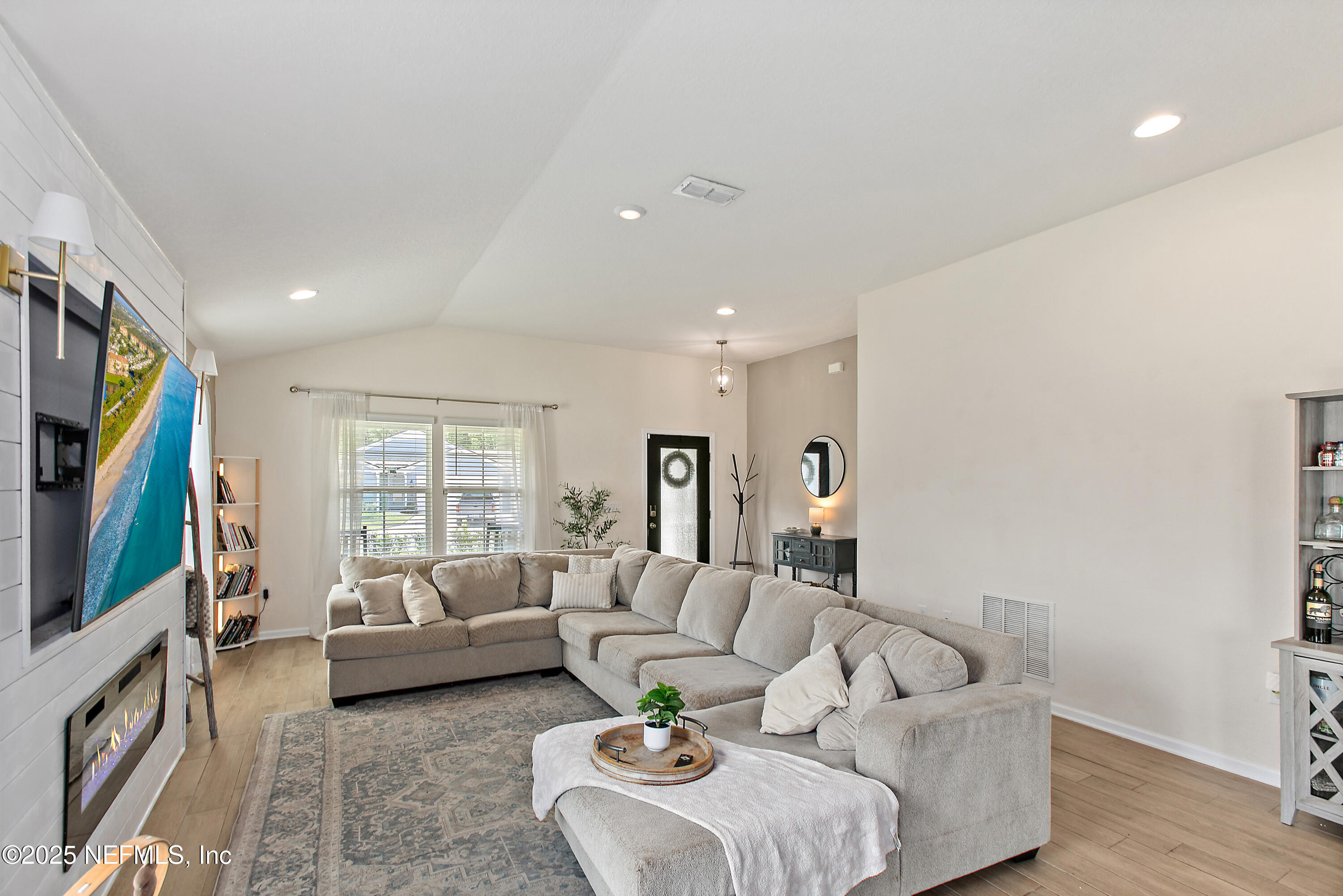 316 N HAMILTON SPRINGS Road