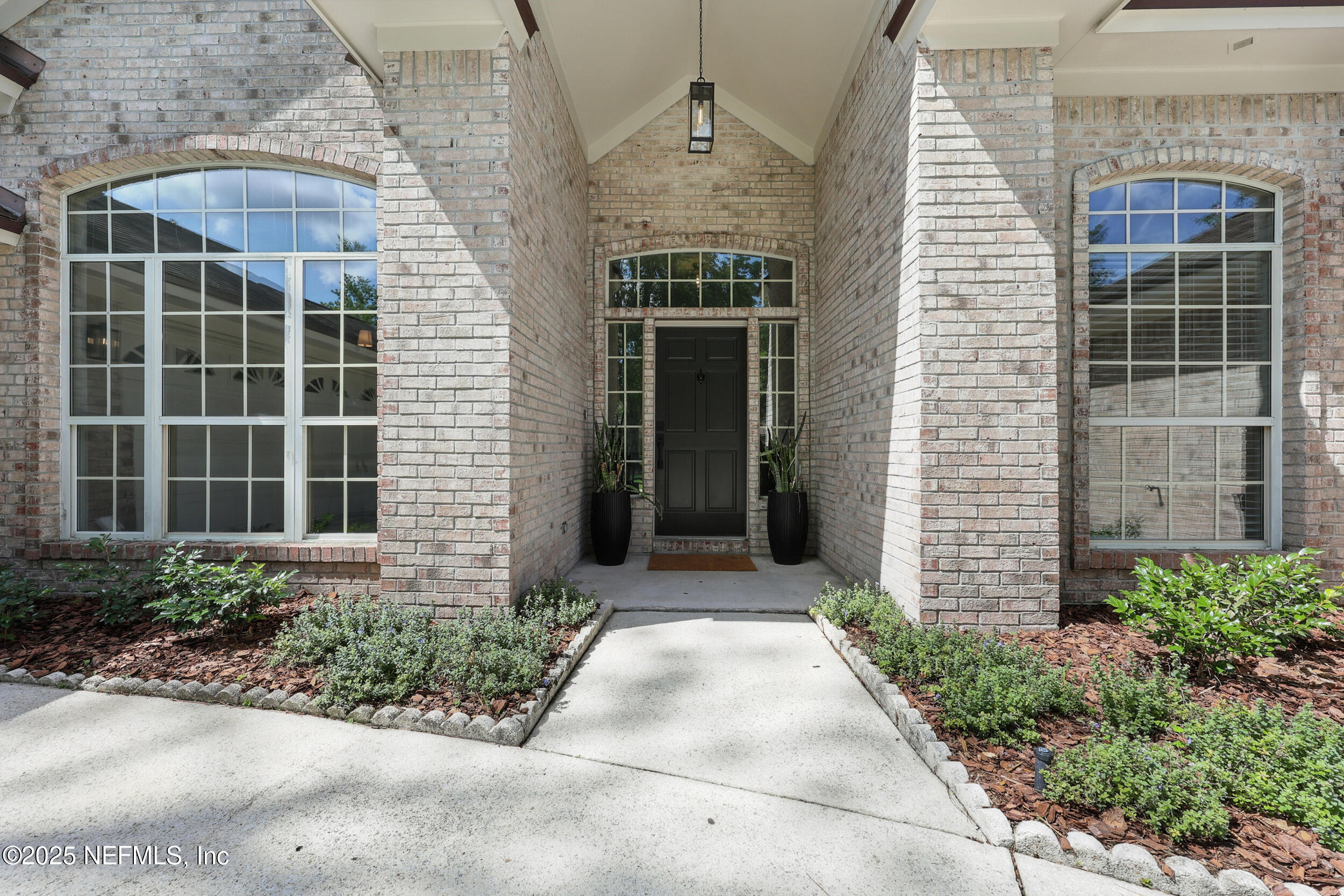 1813 ROYAL FERN Lane