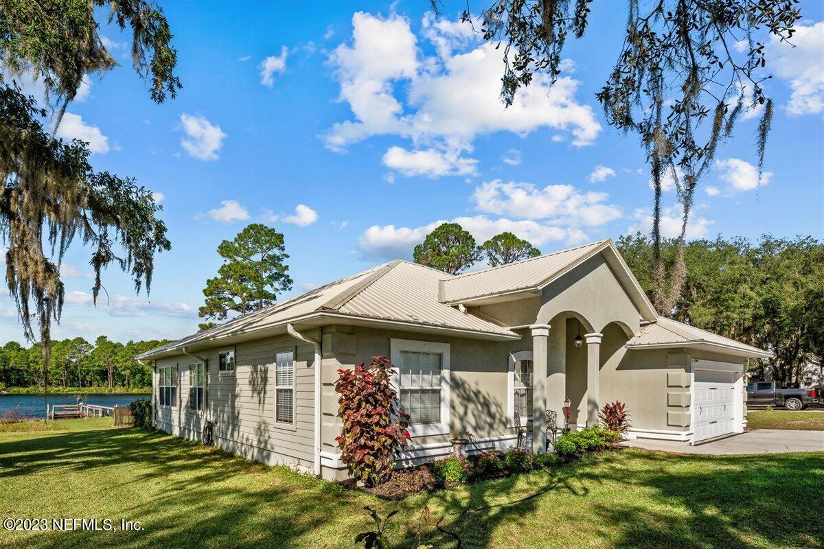 Interlachen, FL home for sale located at 203 Ida Boulevard, Interlachen, FL 32148