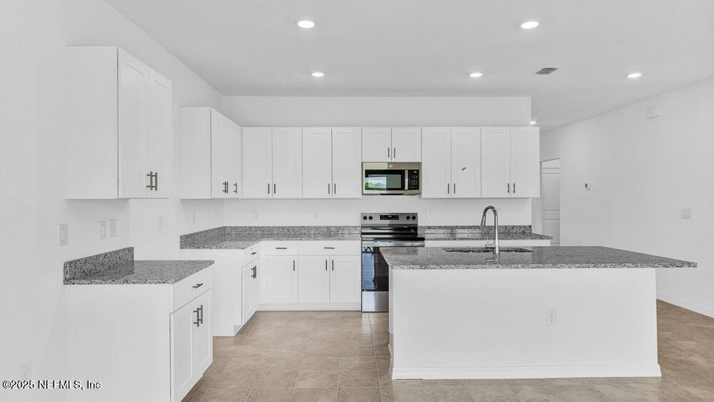 8118 ARCHIBALD Terrace