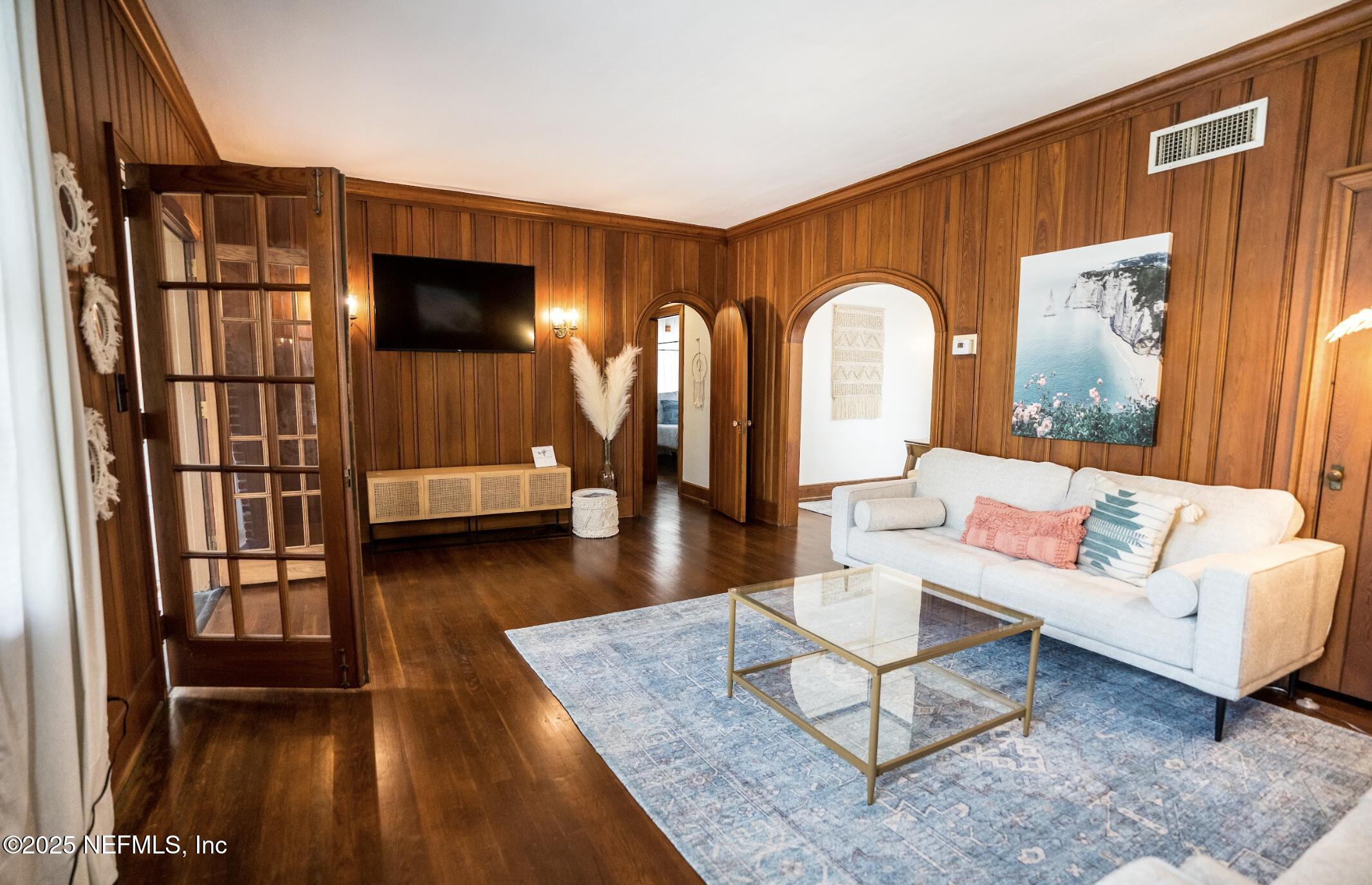 3865 ST JOHNS Avenue