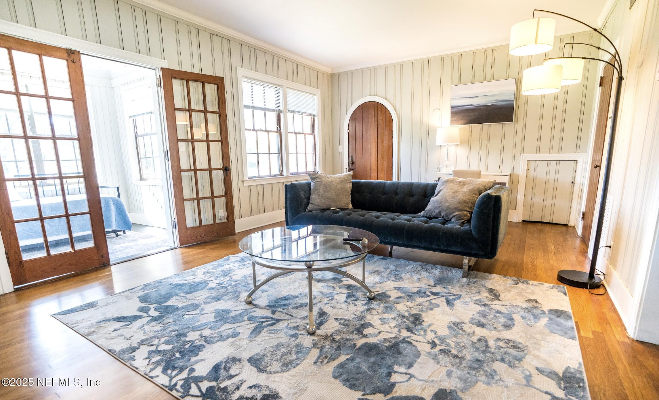 3865 ST JOHNS Avenue