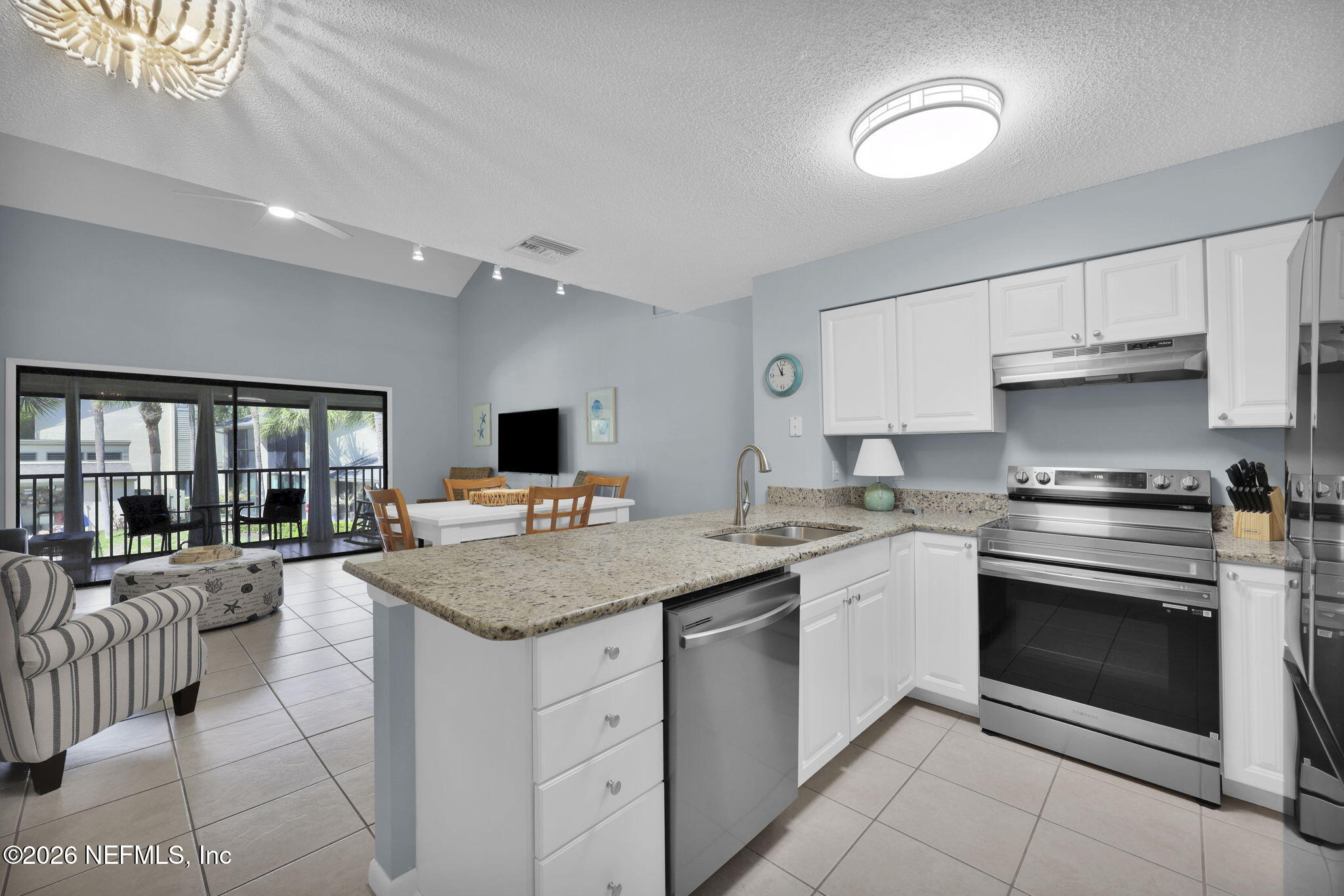 18 VILLAGE LAS PALMAS Circle