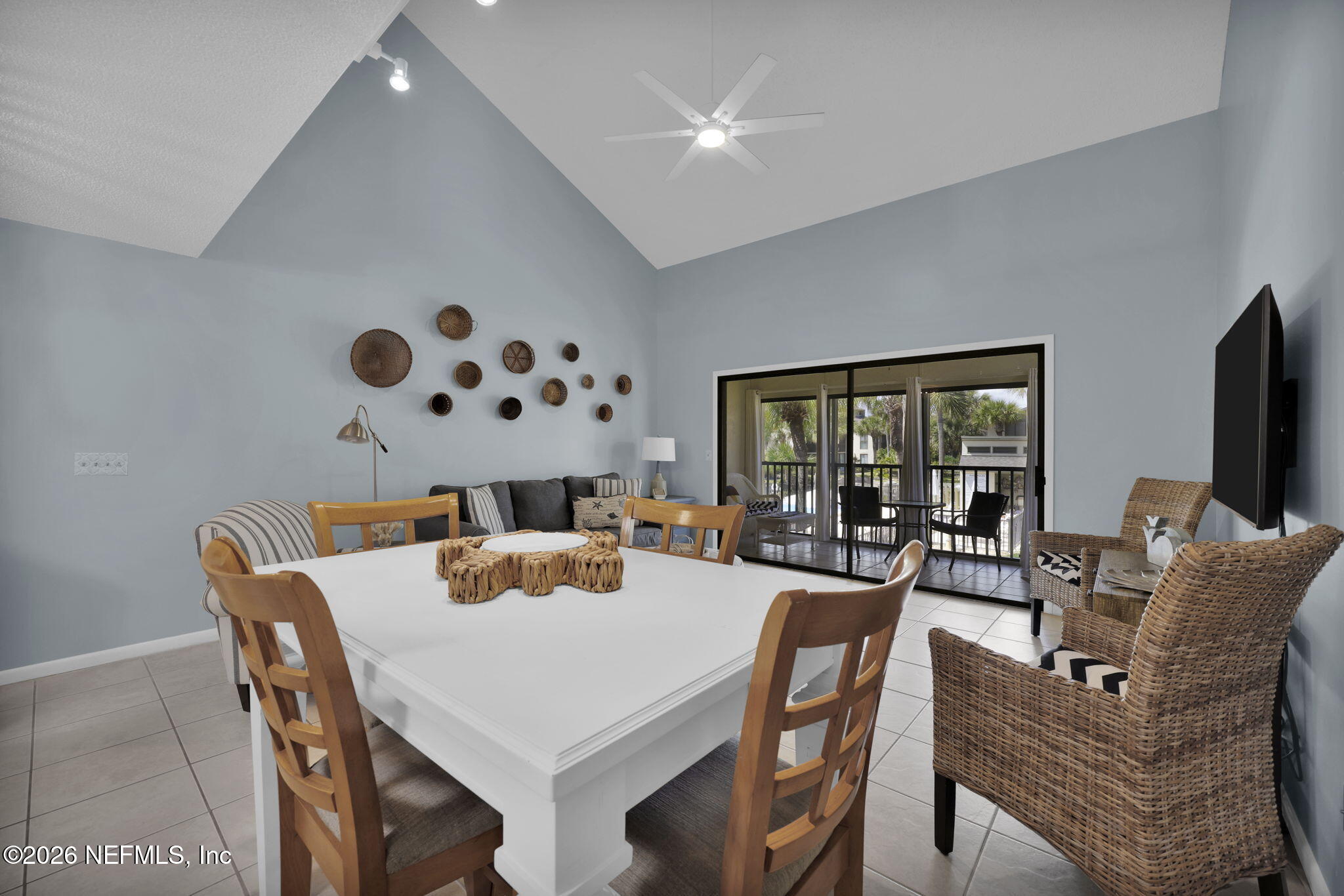 18 VILLAGE LAS PALMAS Circle