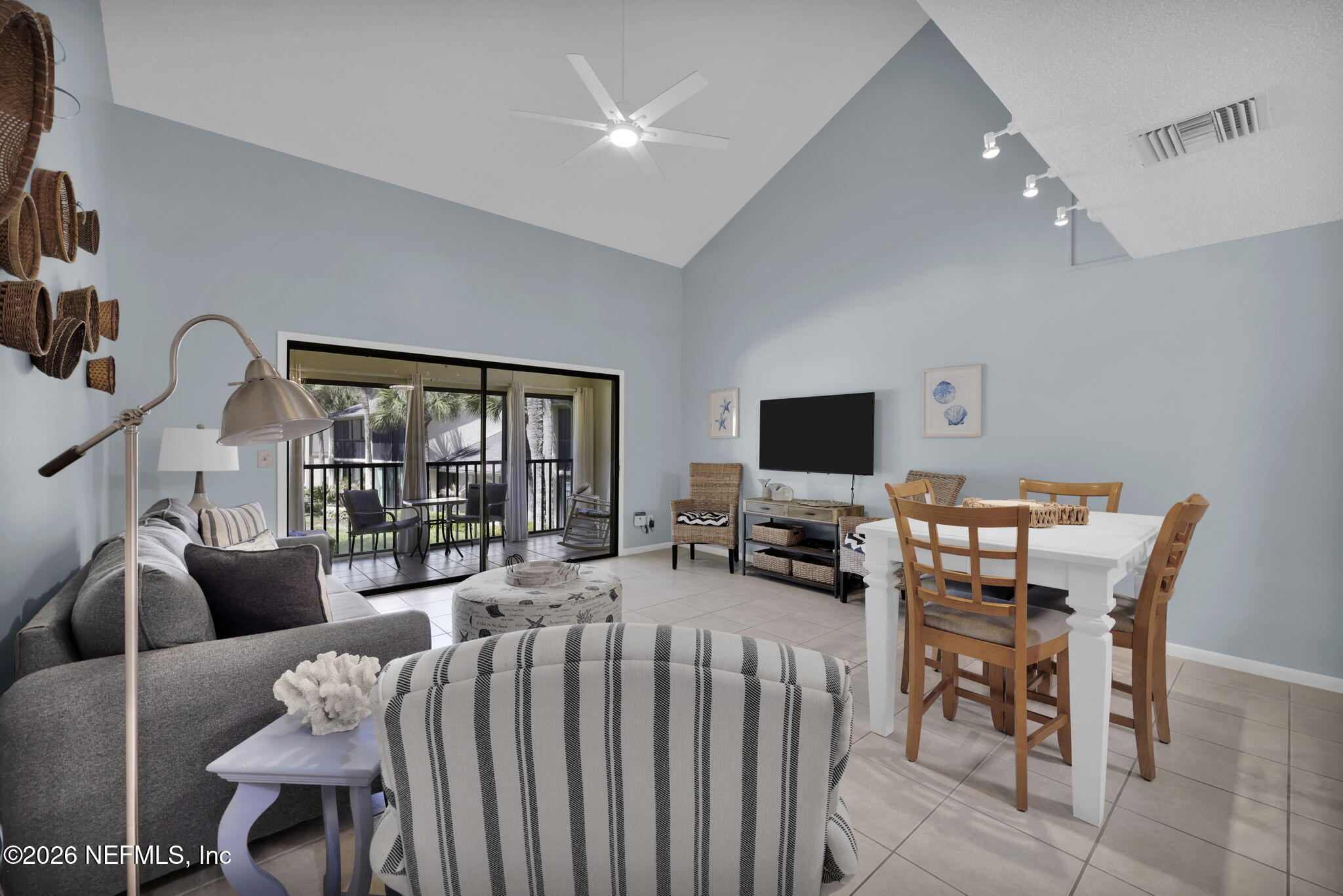 18 VILLAGE LAS PALMAS Circle