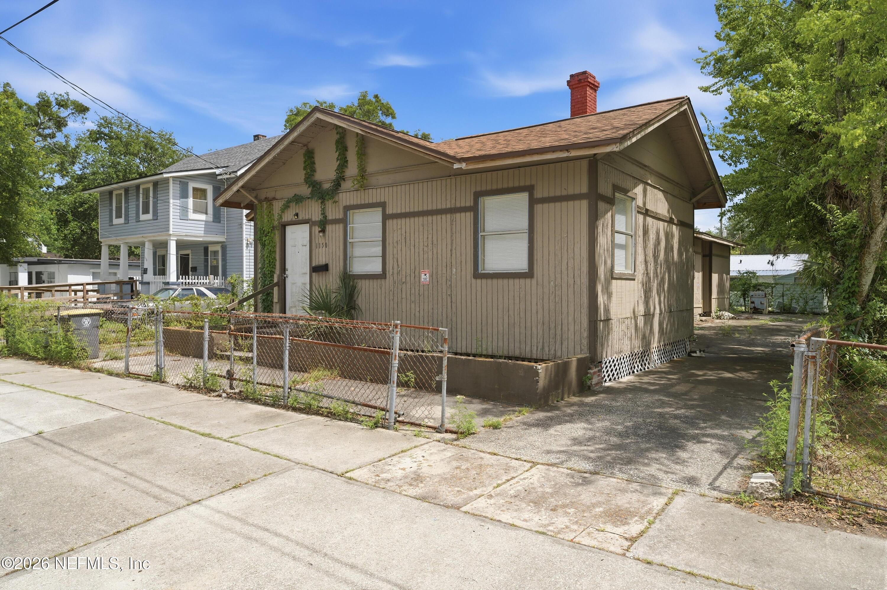 1150 E 16TH
