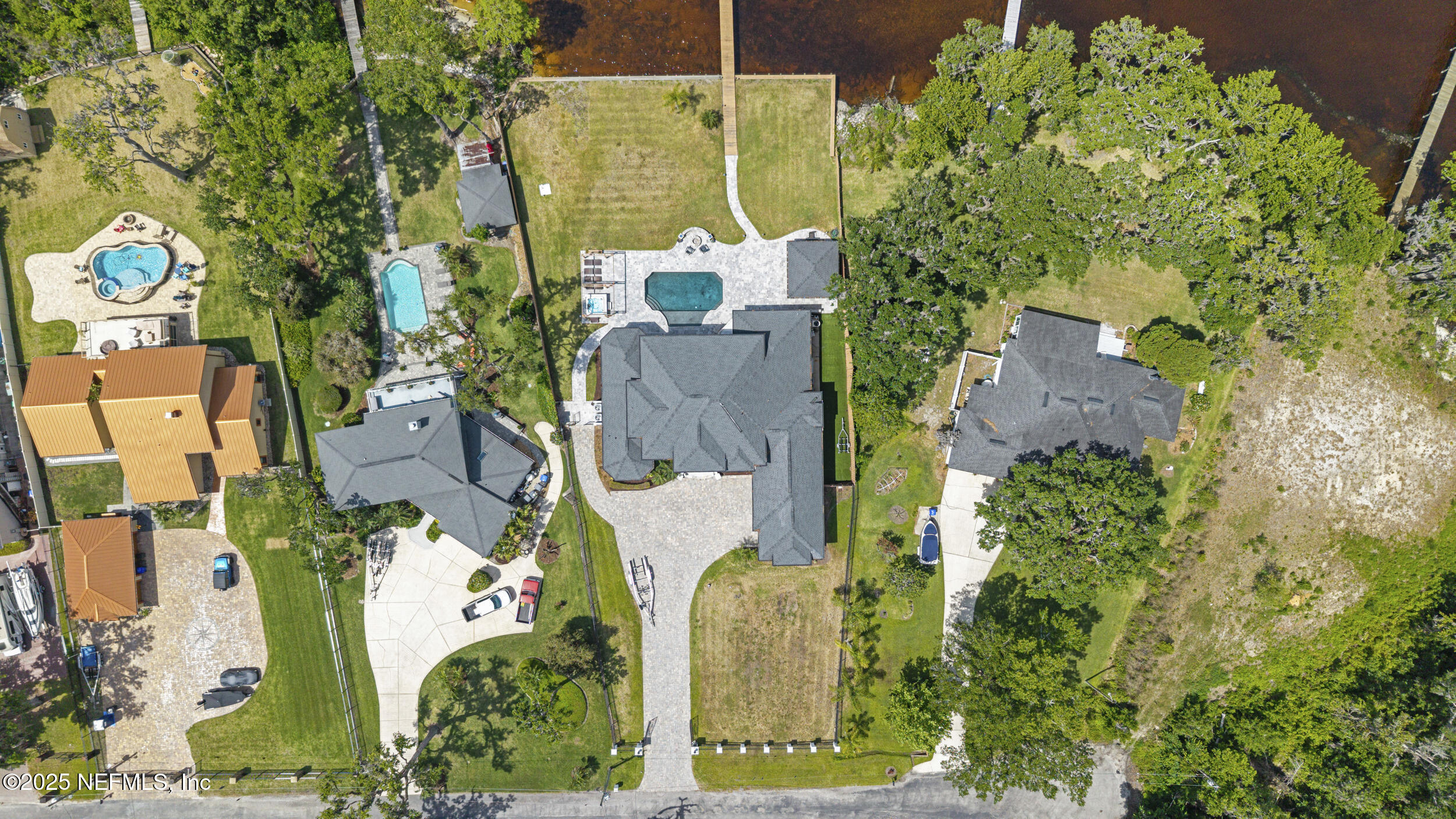 5425 RIVERWOOD Road N