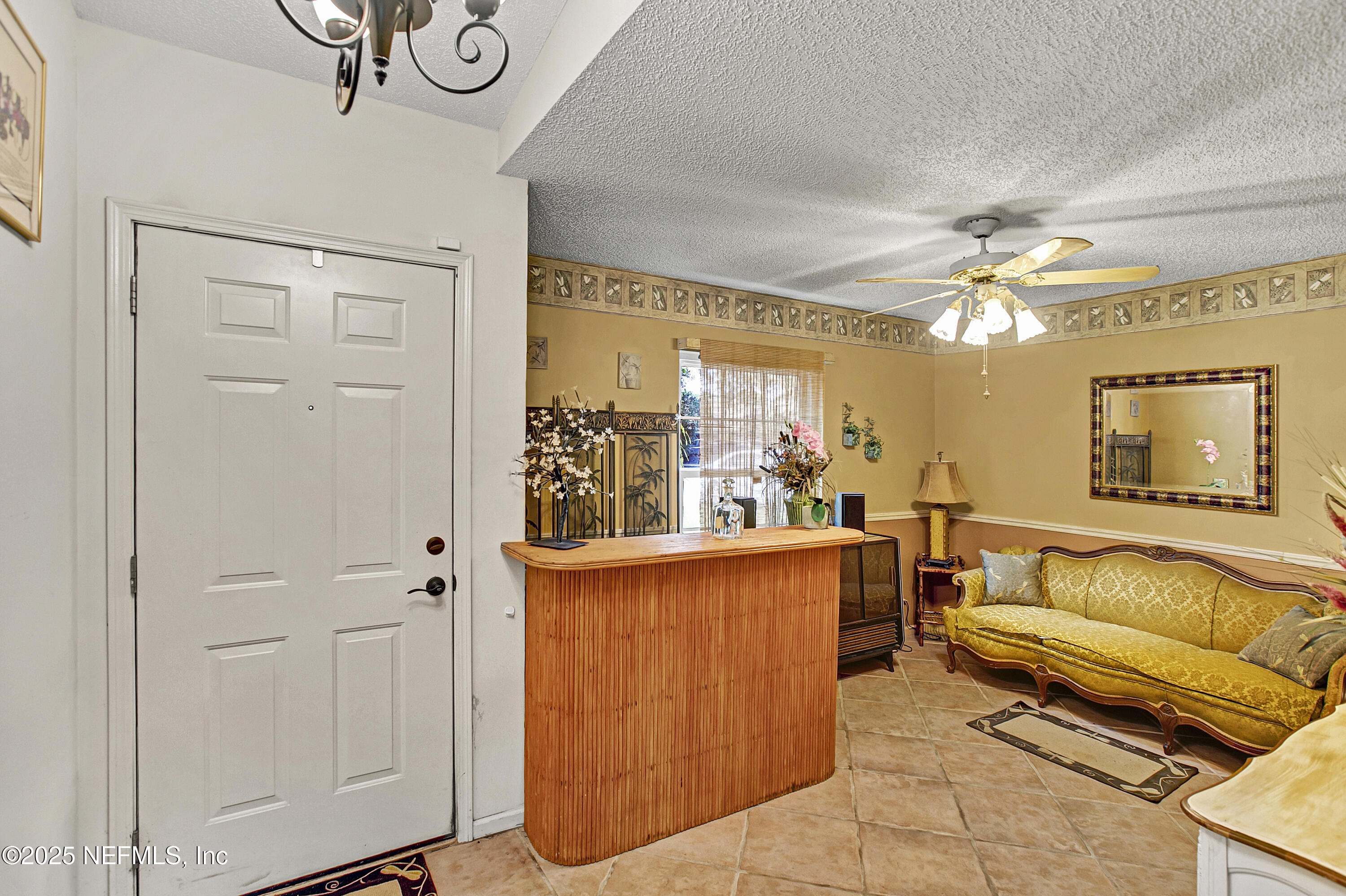 1749 CHANDELIER Circle E