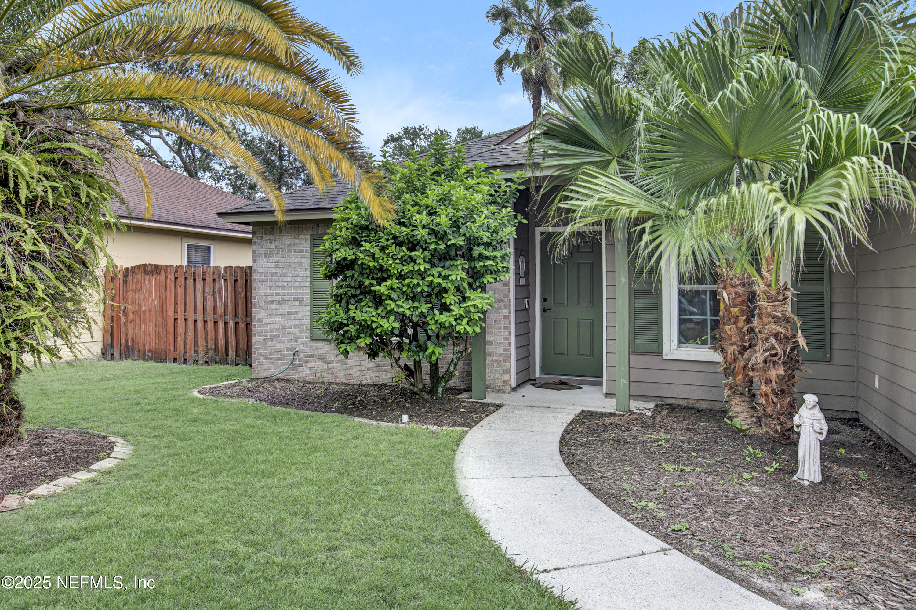 1749 CHANDELIER Circle E