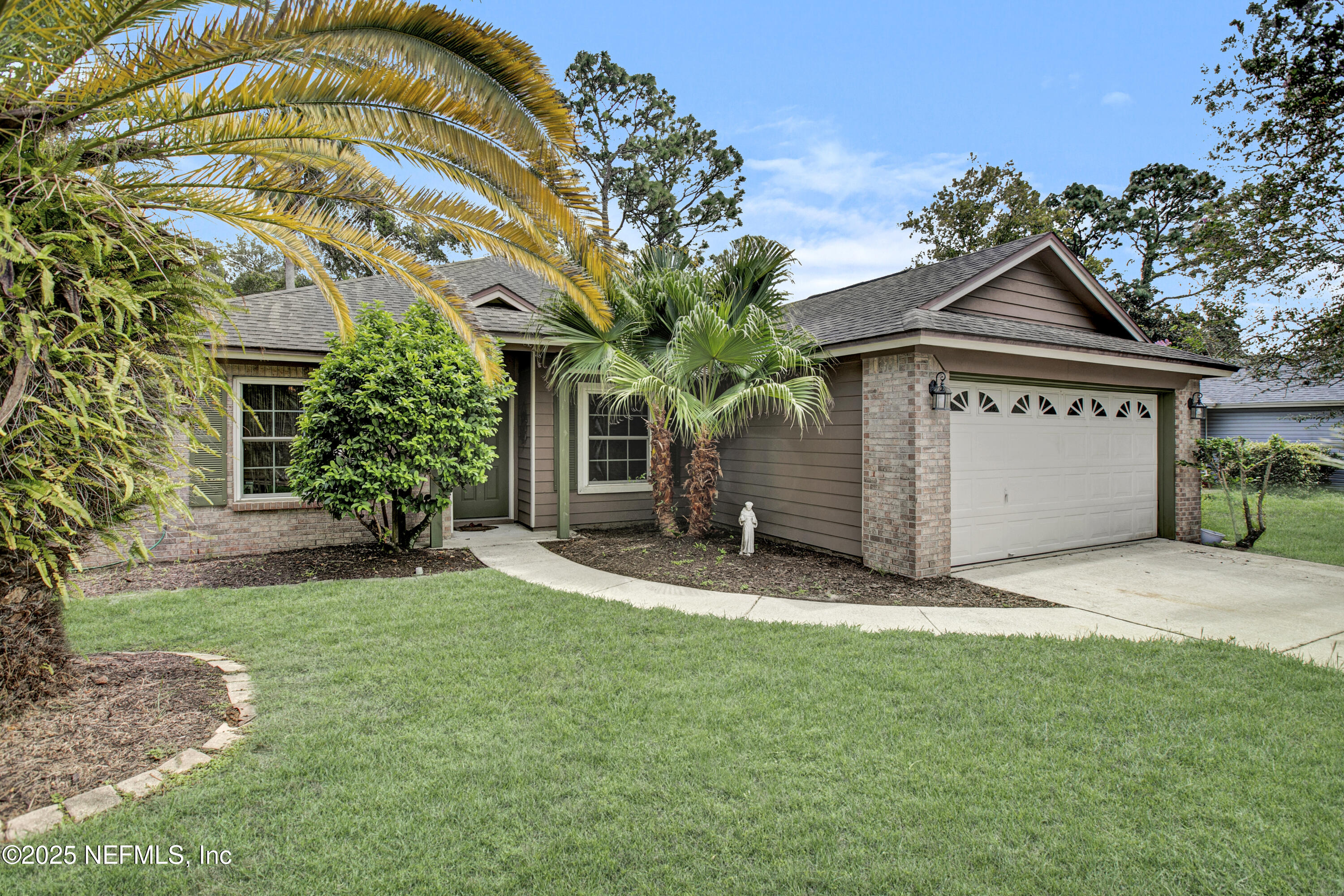 1749 CHANDELIER Circle E