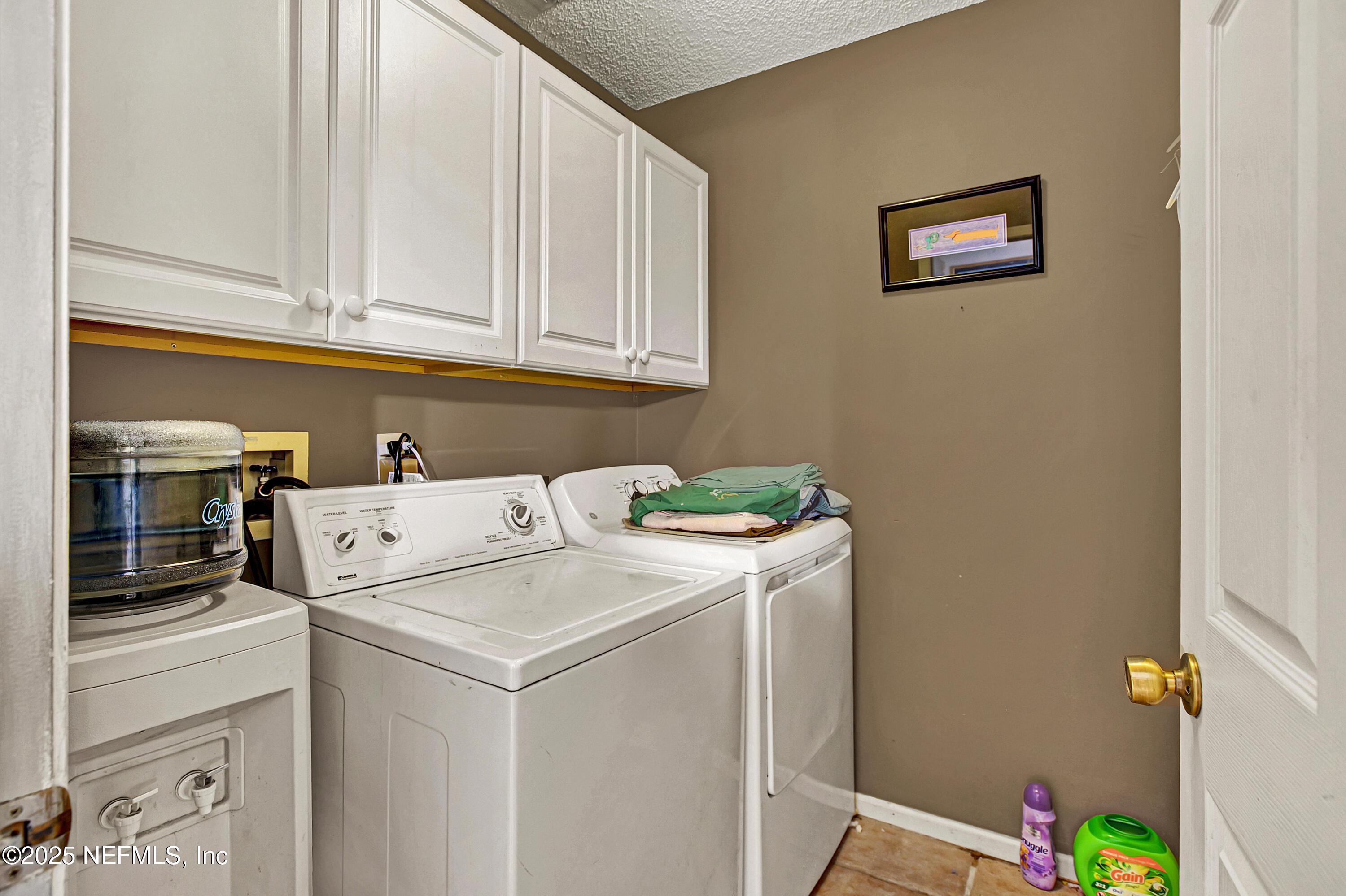 1749 CHANDELIER Circle E