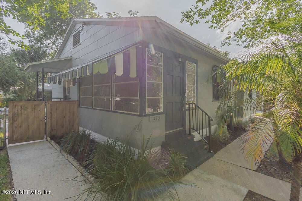 1375 MENNA Street