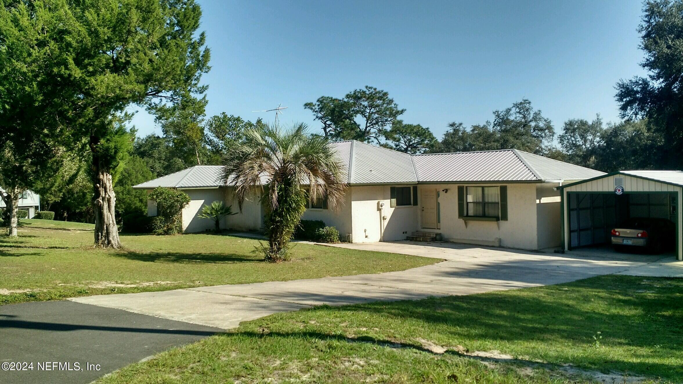 Melrose, FL home for sale located at 135 Ashley Lake Drive, Melrose, FL 32666