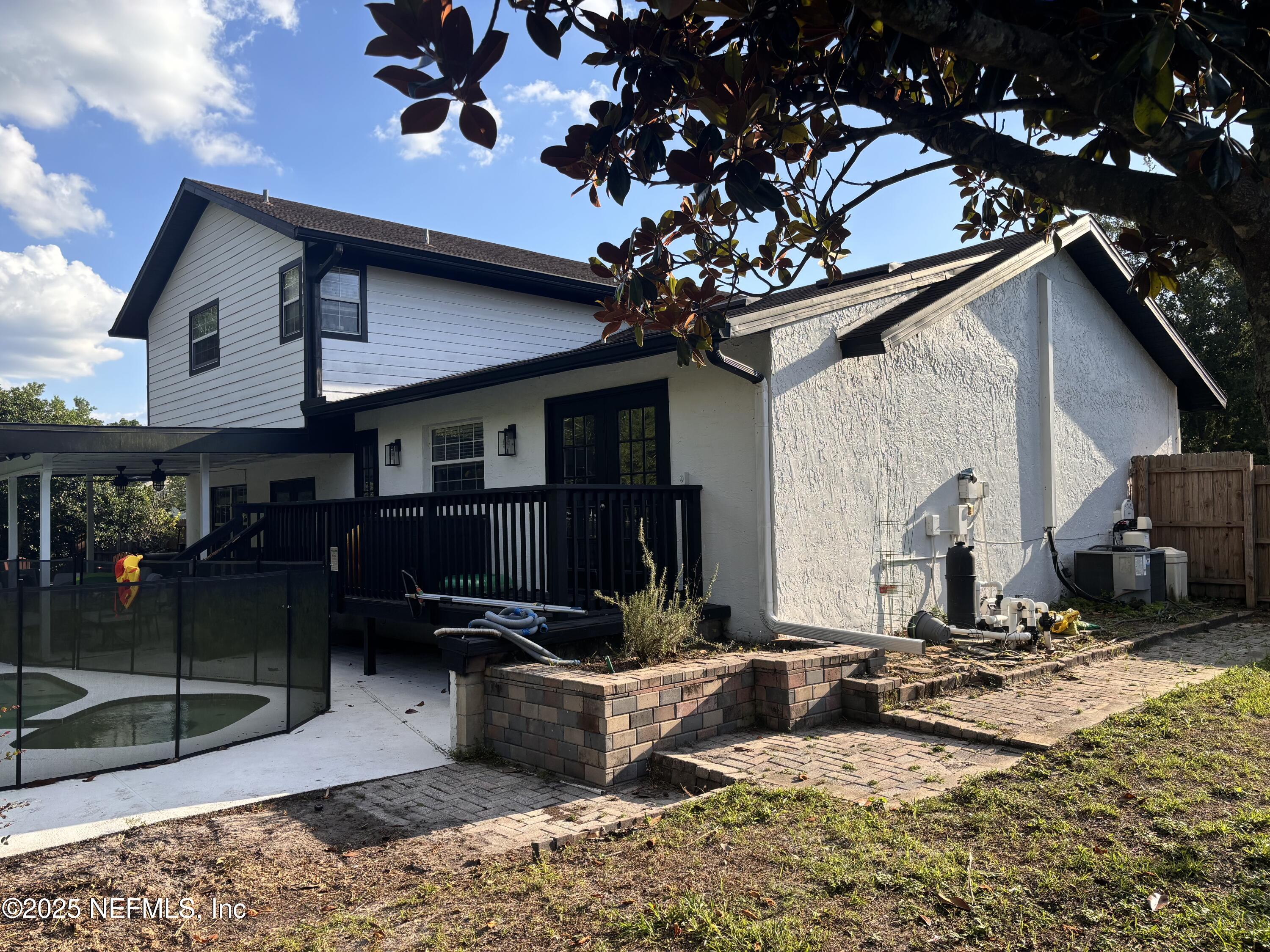 1713 GREEN MEADOW Lane