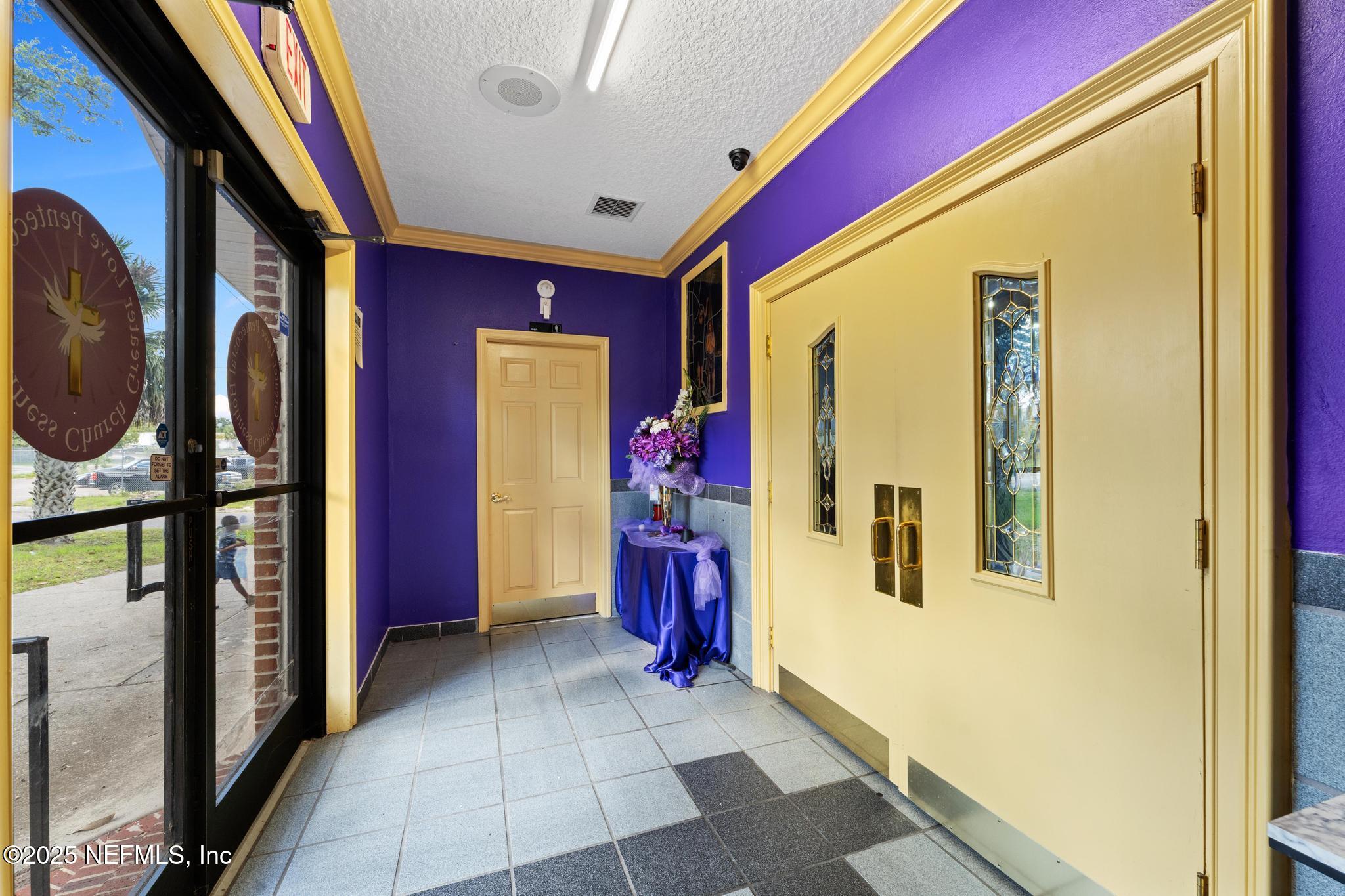 1434 OAKHURST Avenue