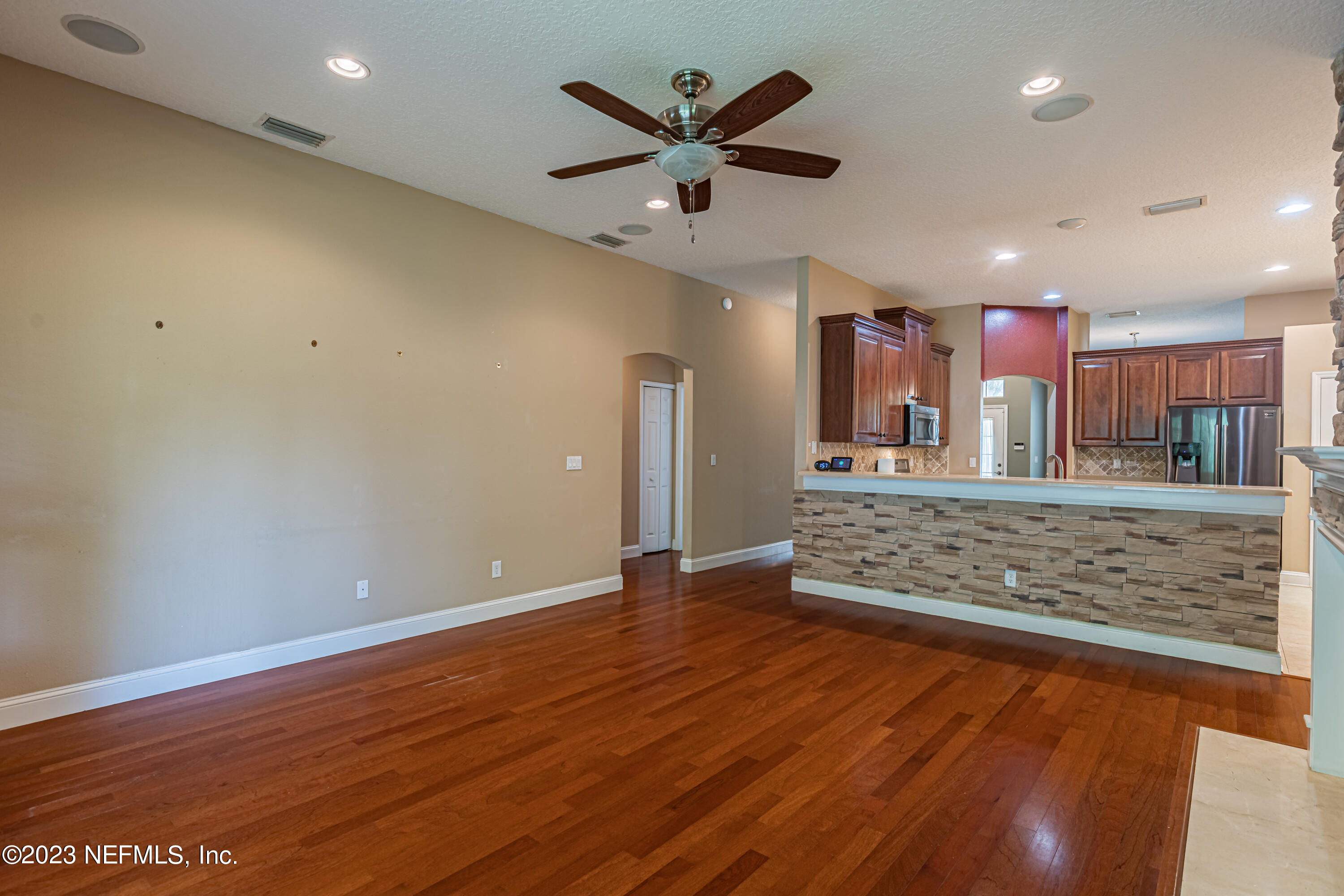 Photo 18 of 43 of 12470 BLACKWATER Court house
