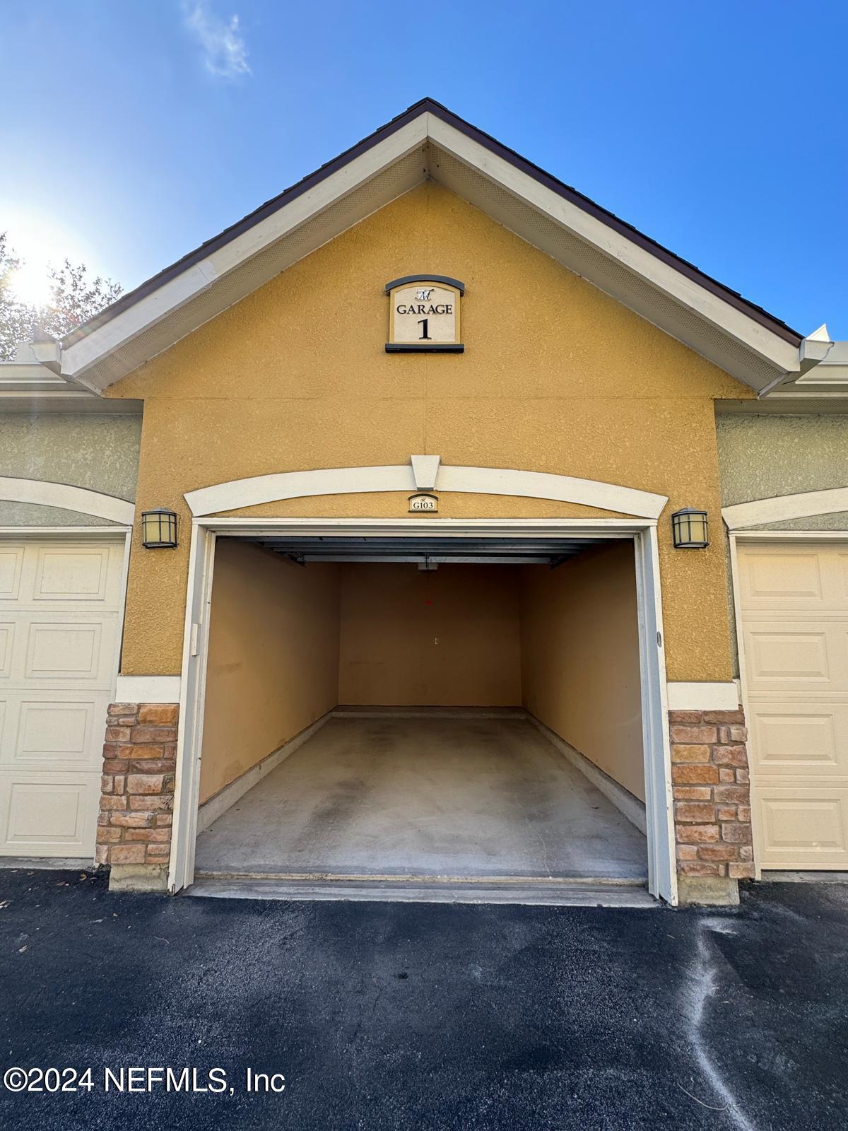 Jacksonville, FL home for sale located at 8539 Gate Parkway W Unit 9443, Jacksonville, FL 32216