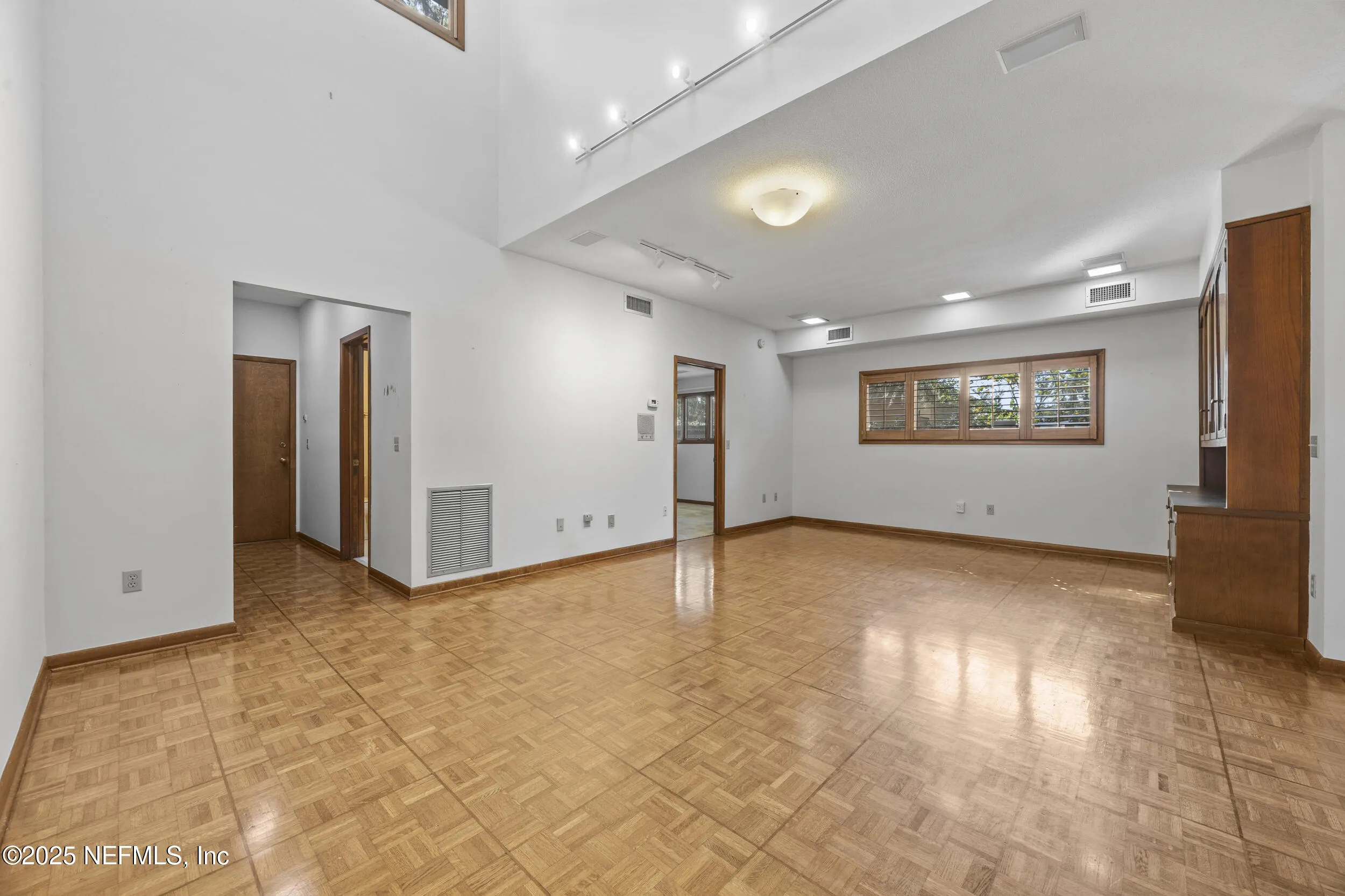 Jacksonville, Florida 32207, United States, 3 Bedrooms Bedrooms, ,3 BathroomsBathrooms,Residential,Pending,109065