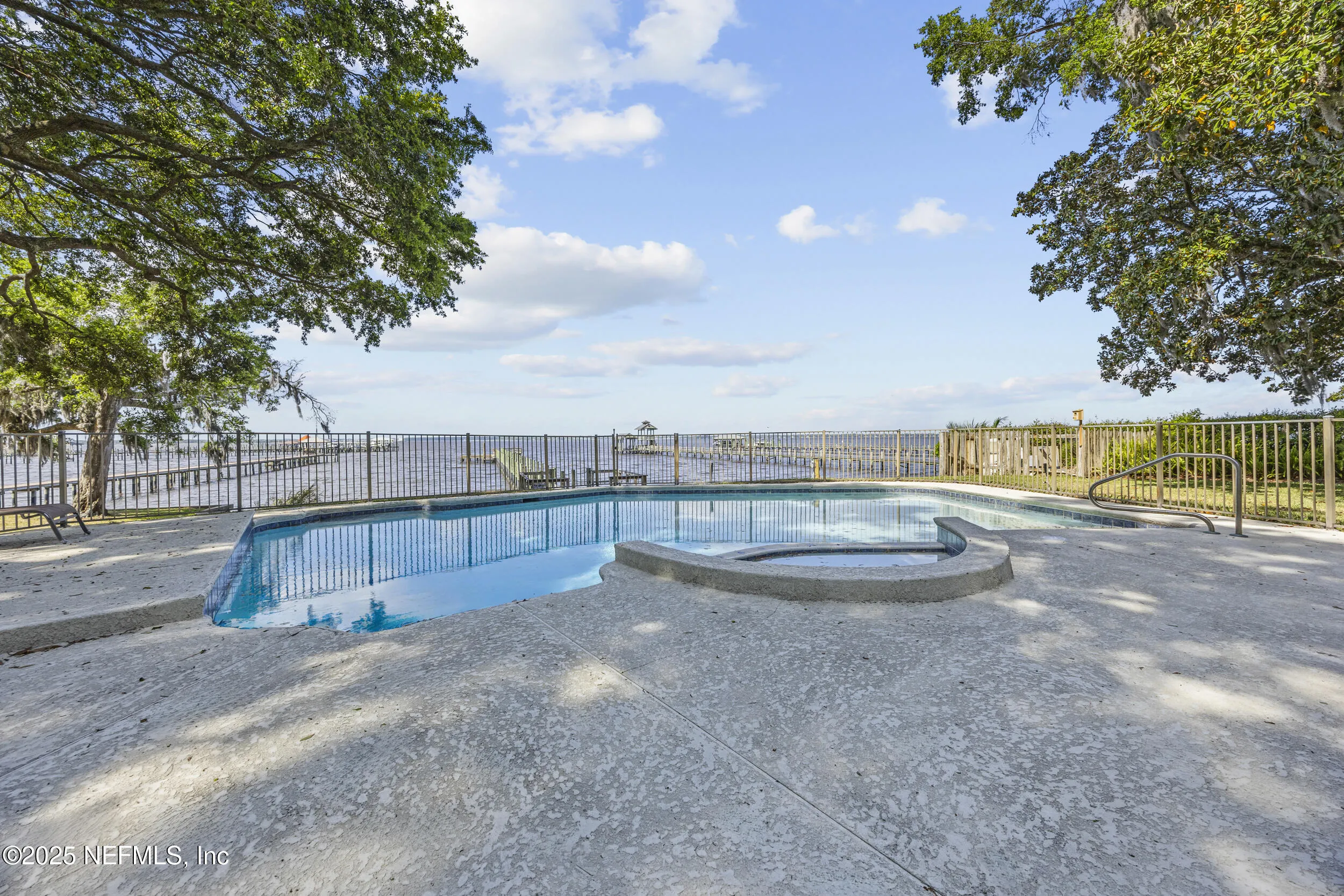 Jacksonville, Florida 32207, United States, 3 Bedrooms Bedrooms, ,3 BathroomsBathrooms,Residential,Pending,109065