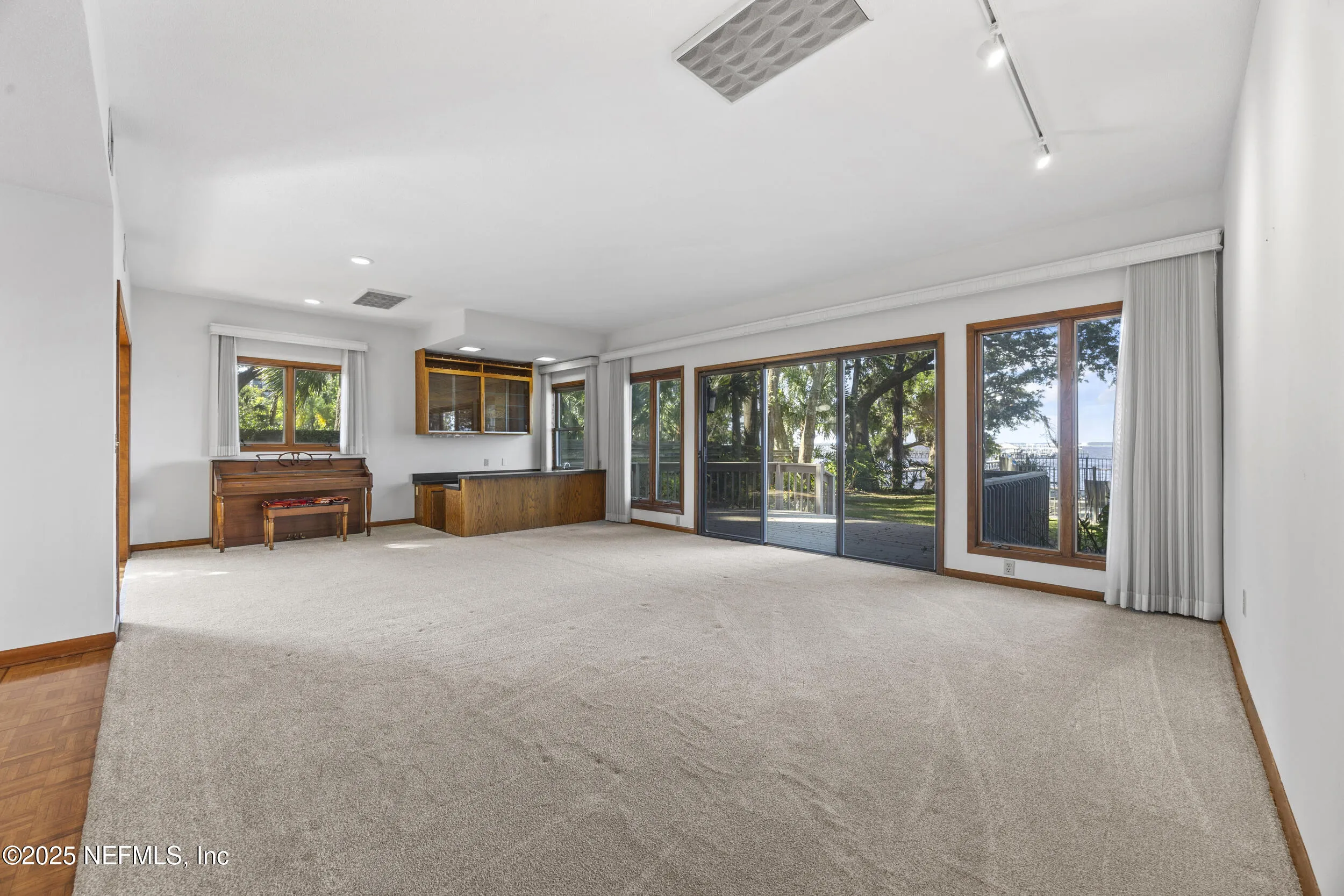 Jacksonville, Florida 32207, United States, 3 Bedrooms Bedrooms, ,3 BathroomsBathrooms,Residential,Pending,109065