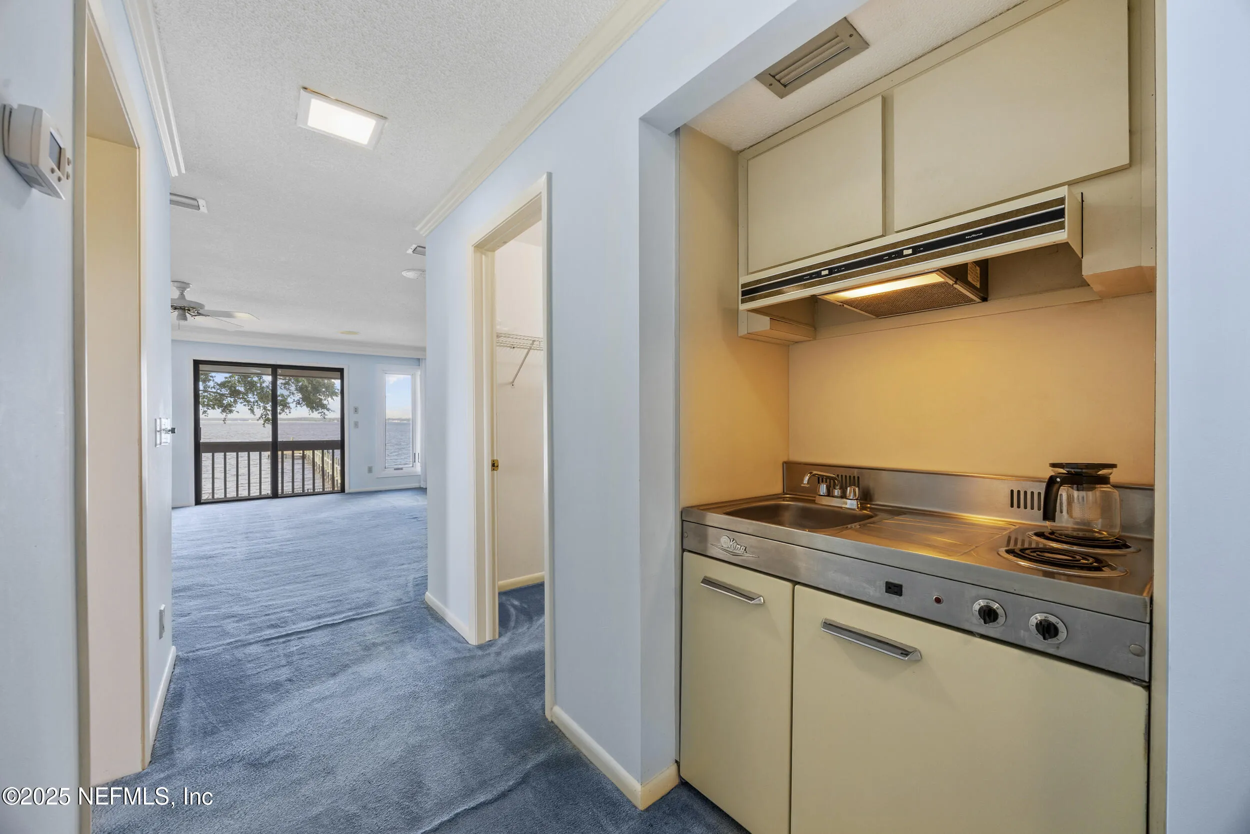 Jacksonville, Florida 32207, United States, 3 Bedrooms Bedrooms, ,3 BathroomsBathrooms,Residential,Pending,109065