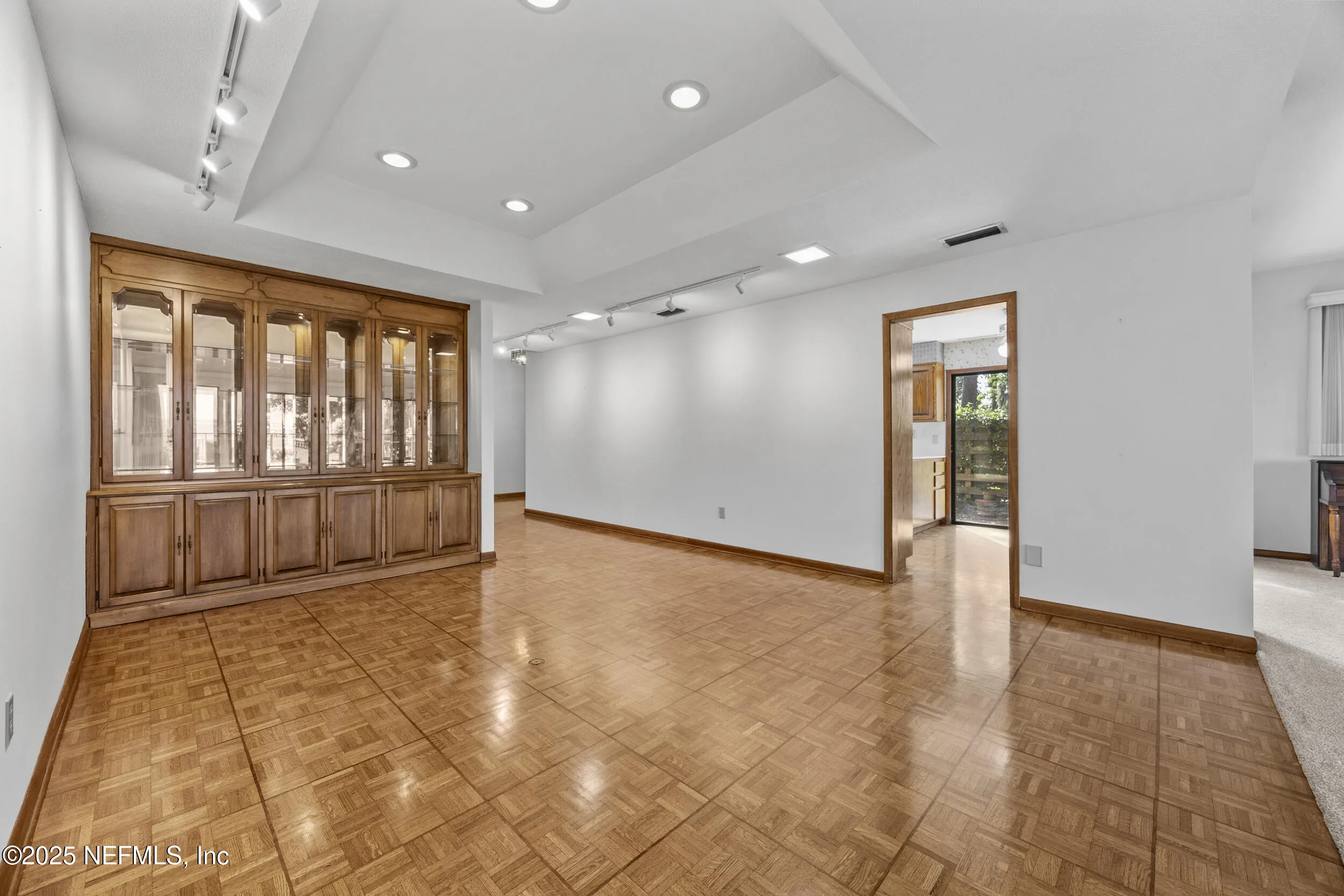 Jacksonville, Florida 32207, United States, 3 Bedrooms Bedrooms, ,3 BathroomsBathrooms,Residential,Pending,109065