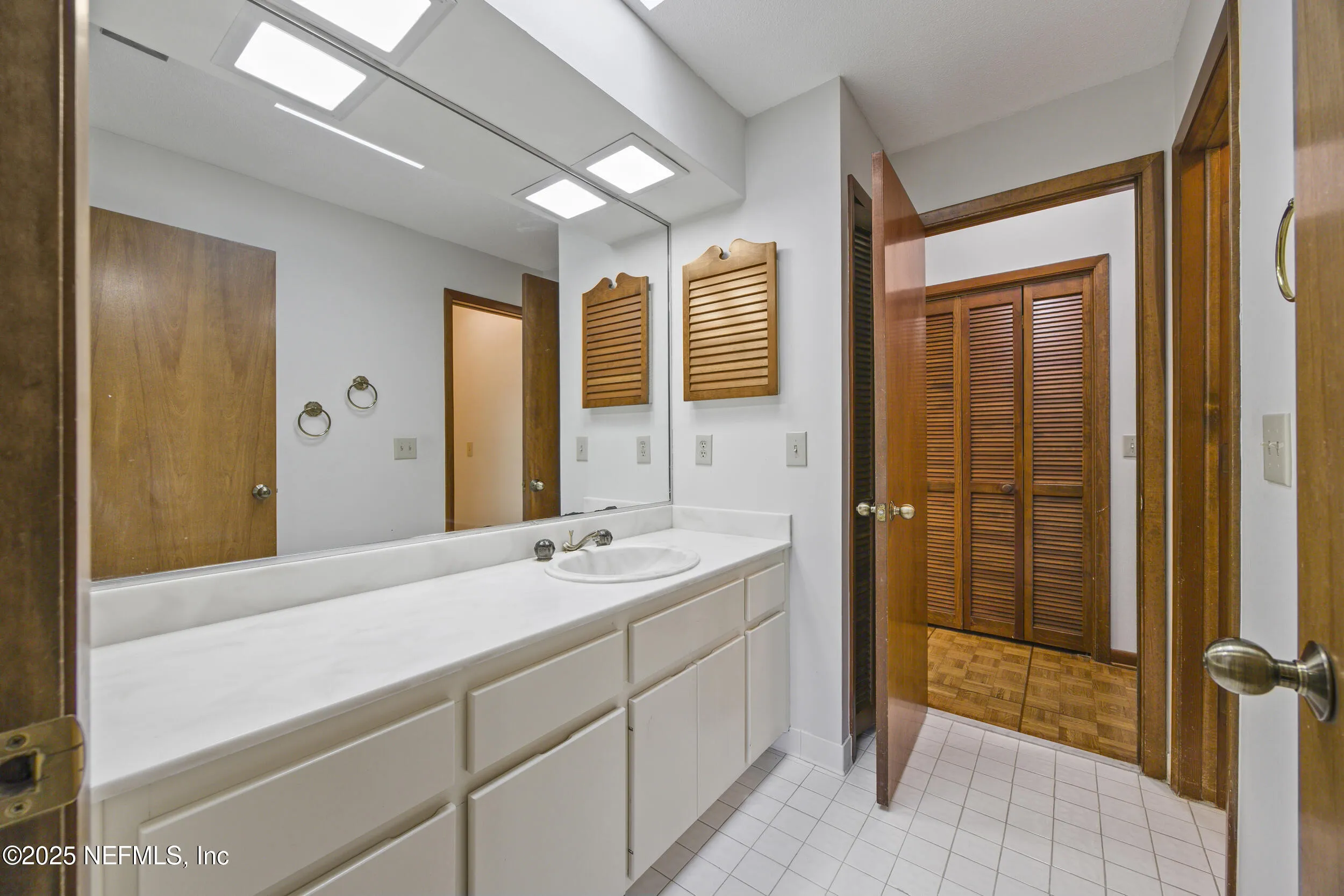 Jacksonville, Florida 32207, United States, 3 Bedrooms Bedrooms, ,3 BathroomsBathrooms,Residential,Pending,109065