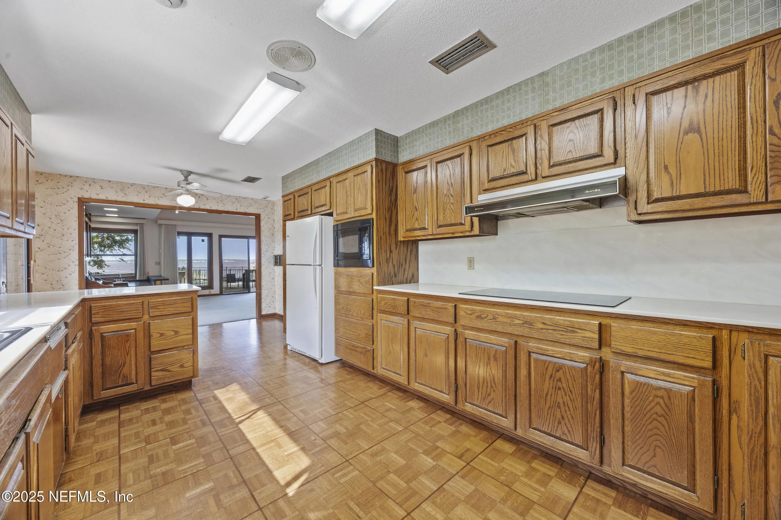 Jacksonville, Florida 32207, United States, 3 Bedrooms Bedrooms, ,3 BathroomsBathrooms,Residential,Pending,109065