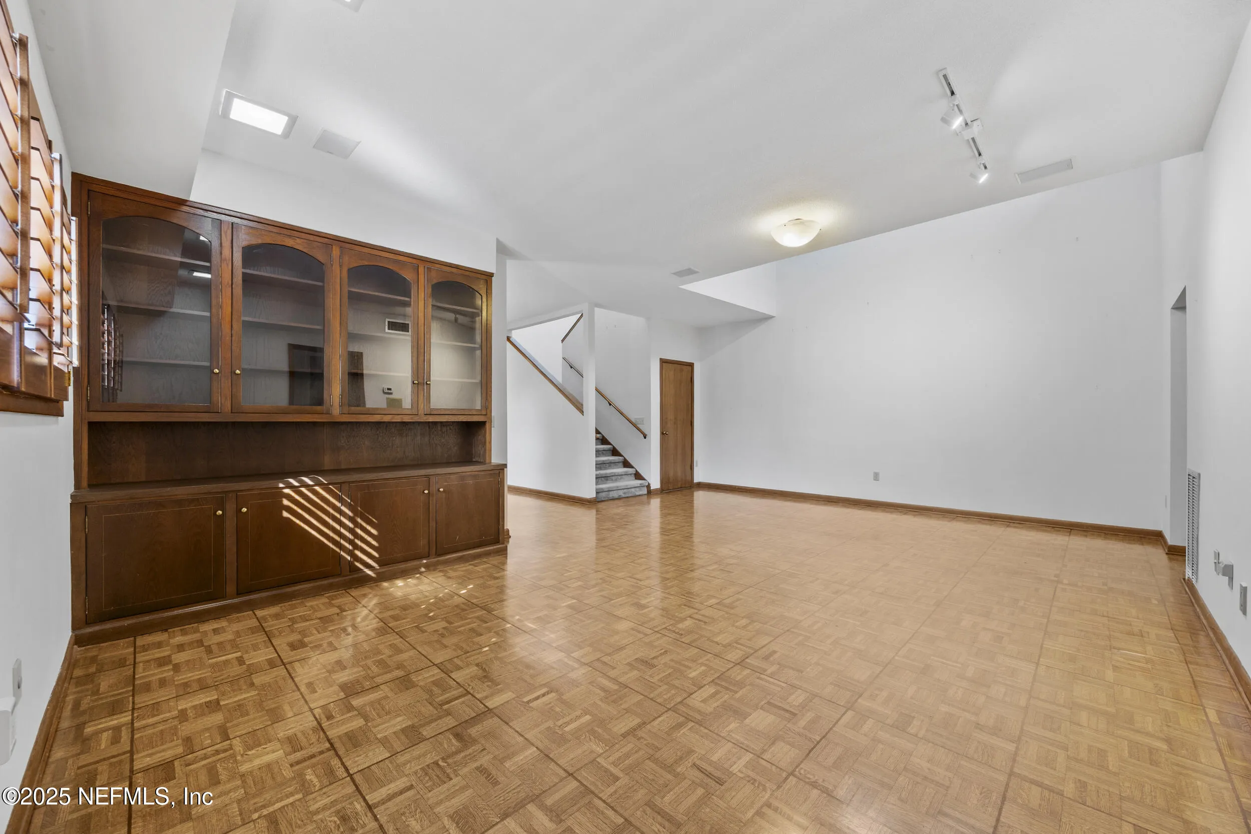 Jacksonville, Florida 32207, United States, 3 Bedrooms Bedrooms, ,3 BathroomsBathrooms,Residential,Pending,109065