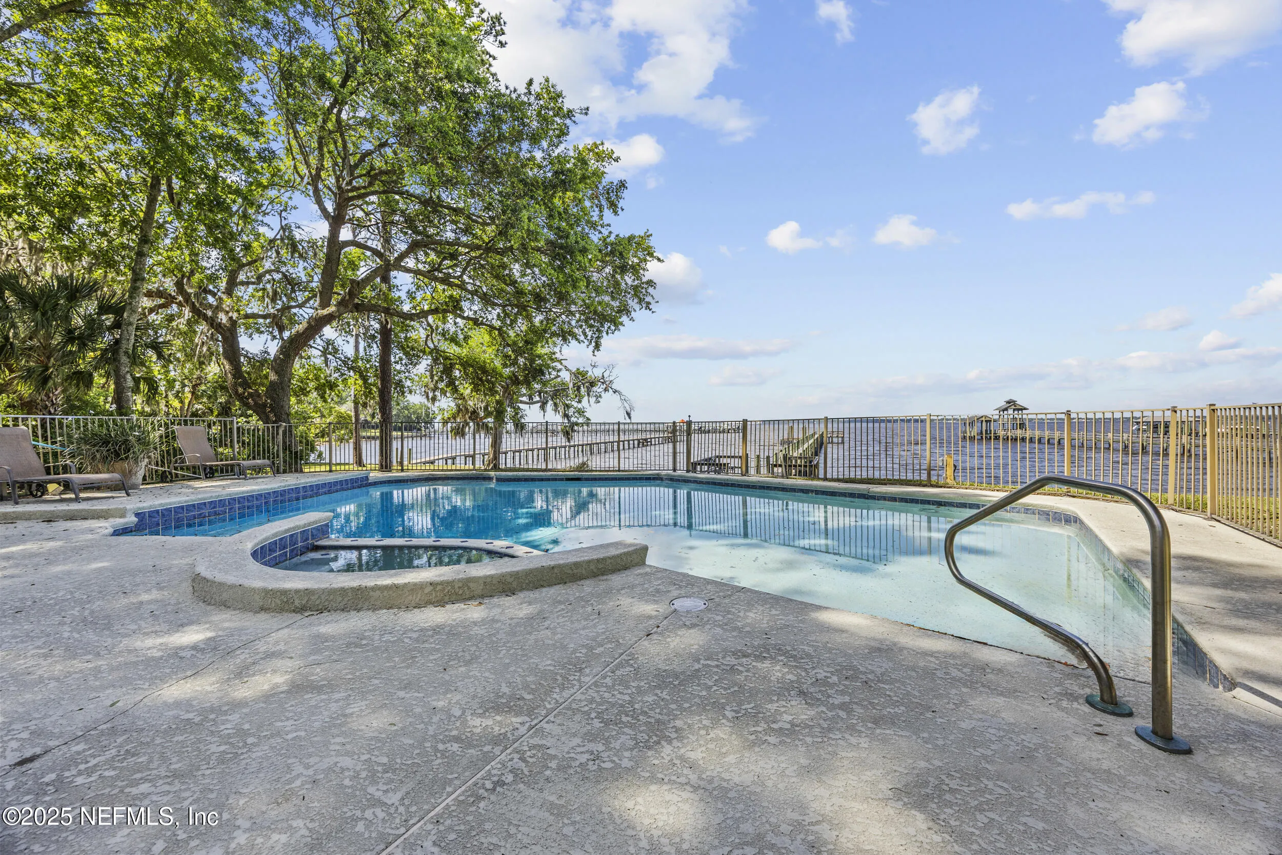 Jacksonville, Florida 32207, United States, 3 Bedrooms Bedrooms, ,3 BathroomsBathrooms,Residential,Pending,109065