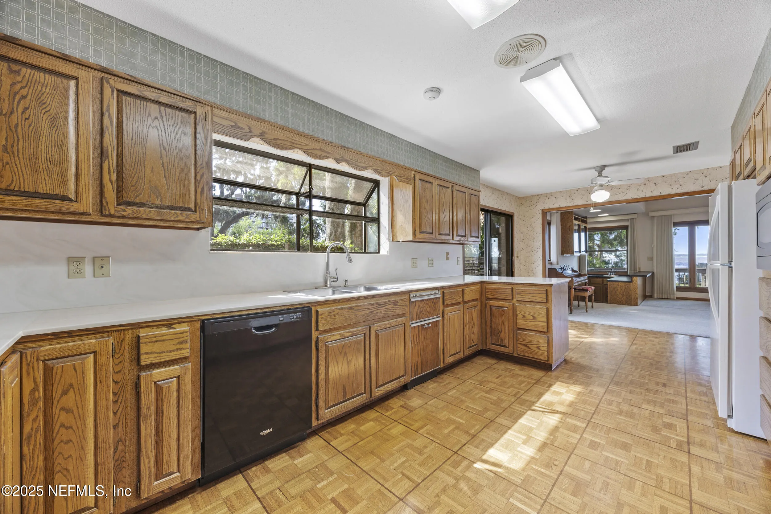 Jacksonville, Florida 32207, United States, 3 Bedrooms Bedrooms, ,3 BathroomsBathrooms,Residential,Pending,109065