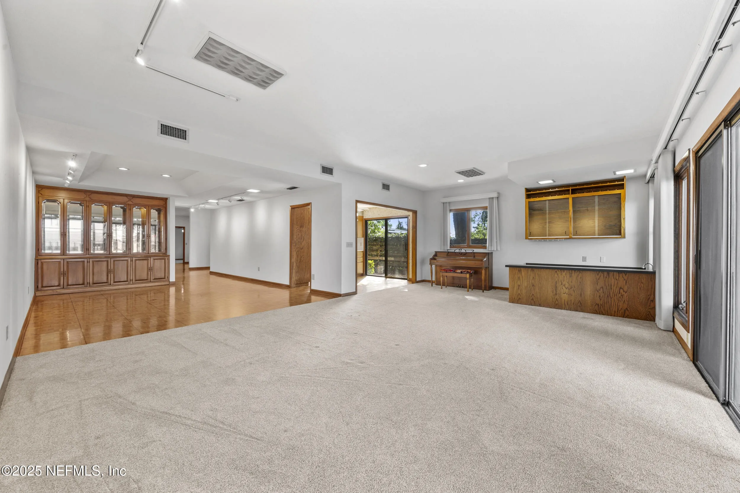 Jacksonville, Florida 32207, United States, 3 Bedrooms Bedrooms, ,3 BathroomsBathrooms,Residential,Pending,109065