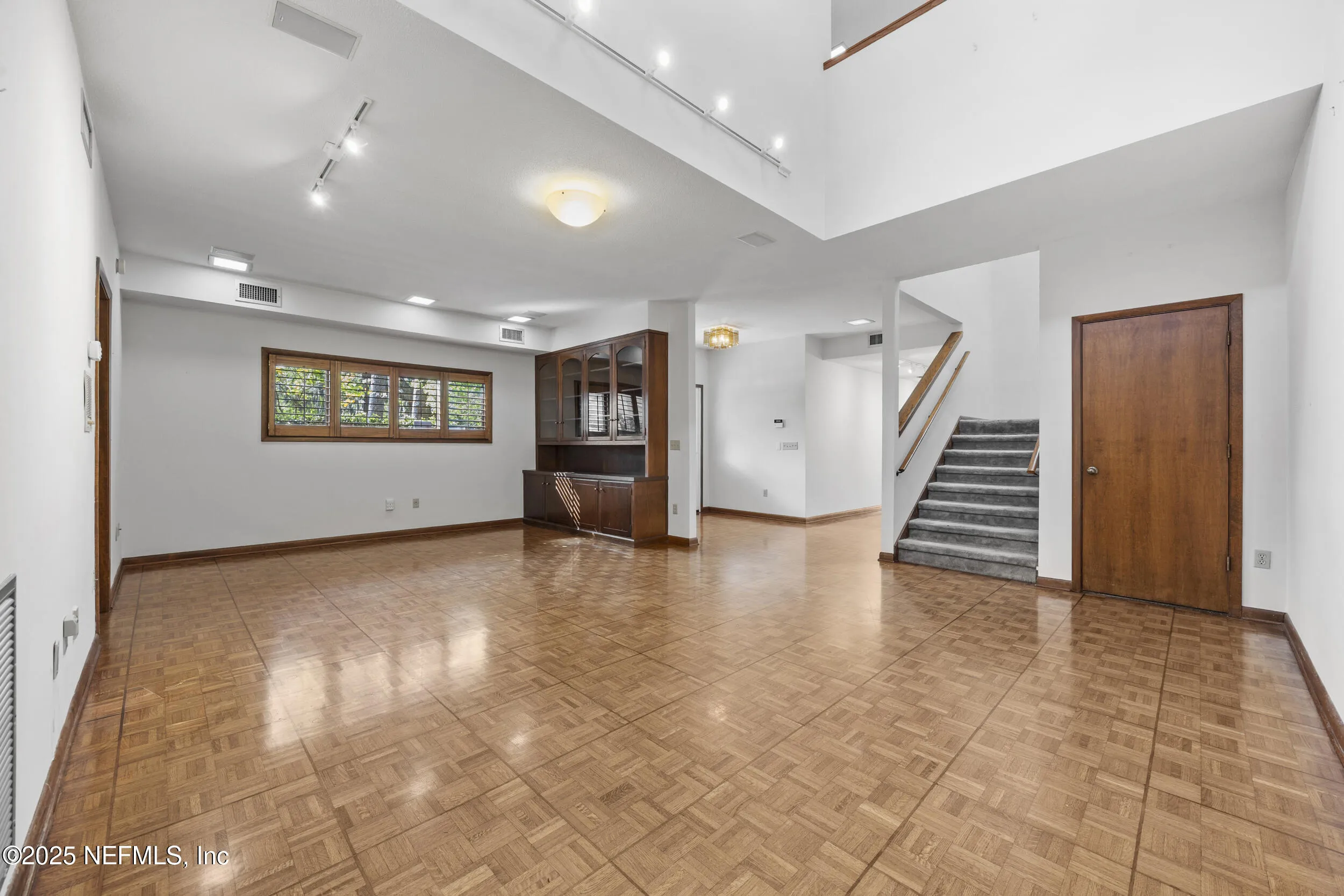 Jacksonville, Florida 32207, United States, 3 Bedrooms Bedrooms, ,3 BathroomsBathrooms,Residential,Pending,109065