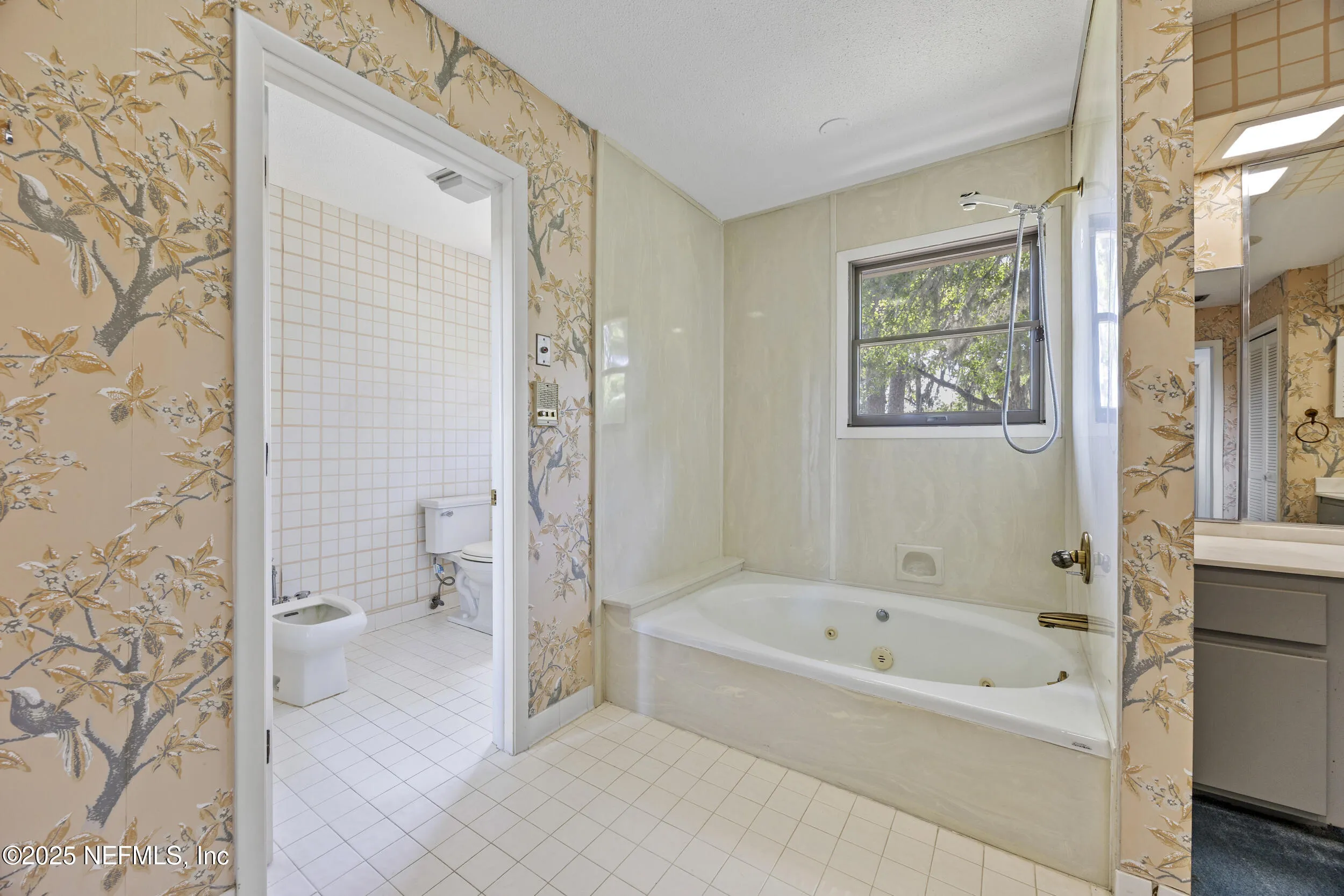 Jacksonville, Florida 32207, United States, 3 Bedrooms Bedrooms, ,3 BathroomsBathrooms,Residential,Pending,109065