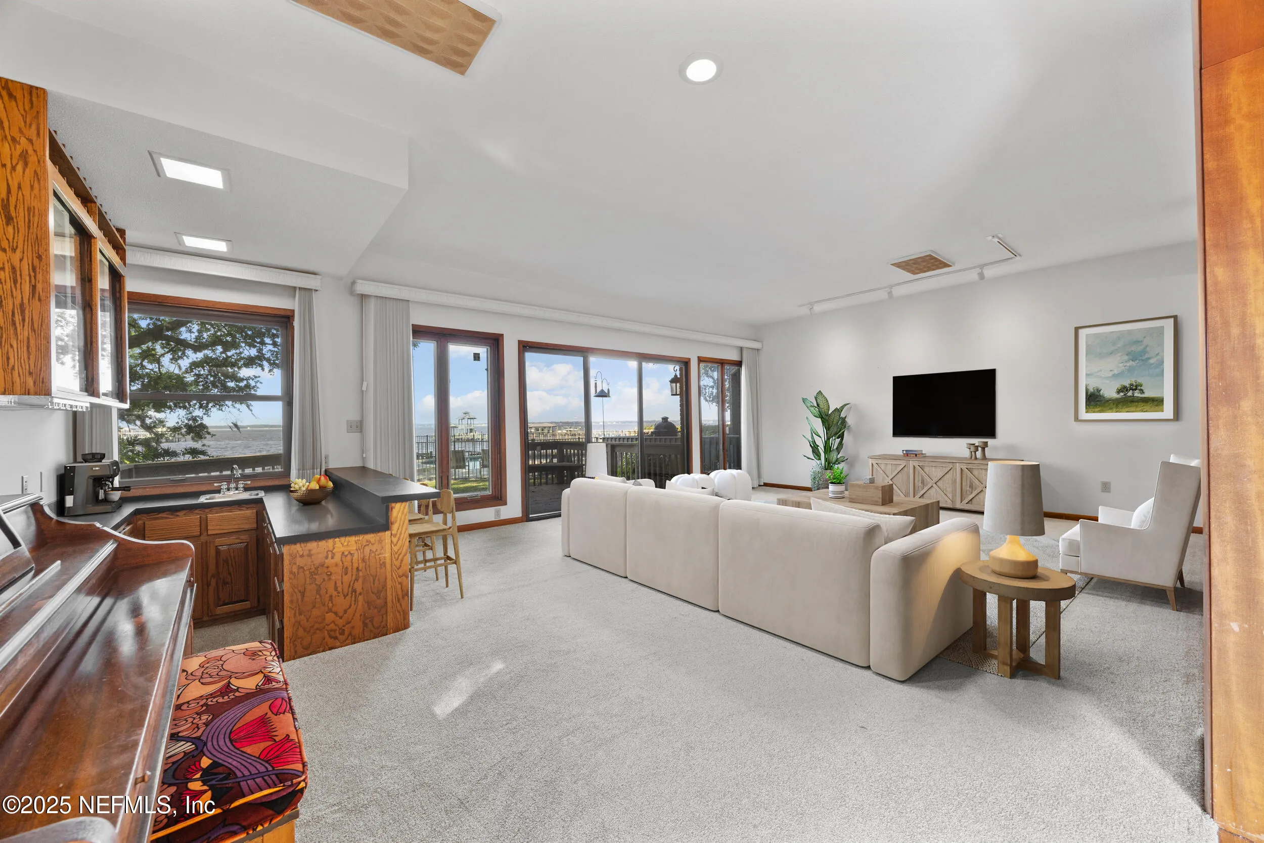 Jacksonville, Florida 32207, United States, 3 Bedrooms Bedrooms, ,3 BathroomsBathrooms,Residential,Pending,109065