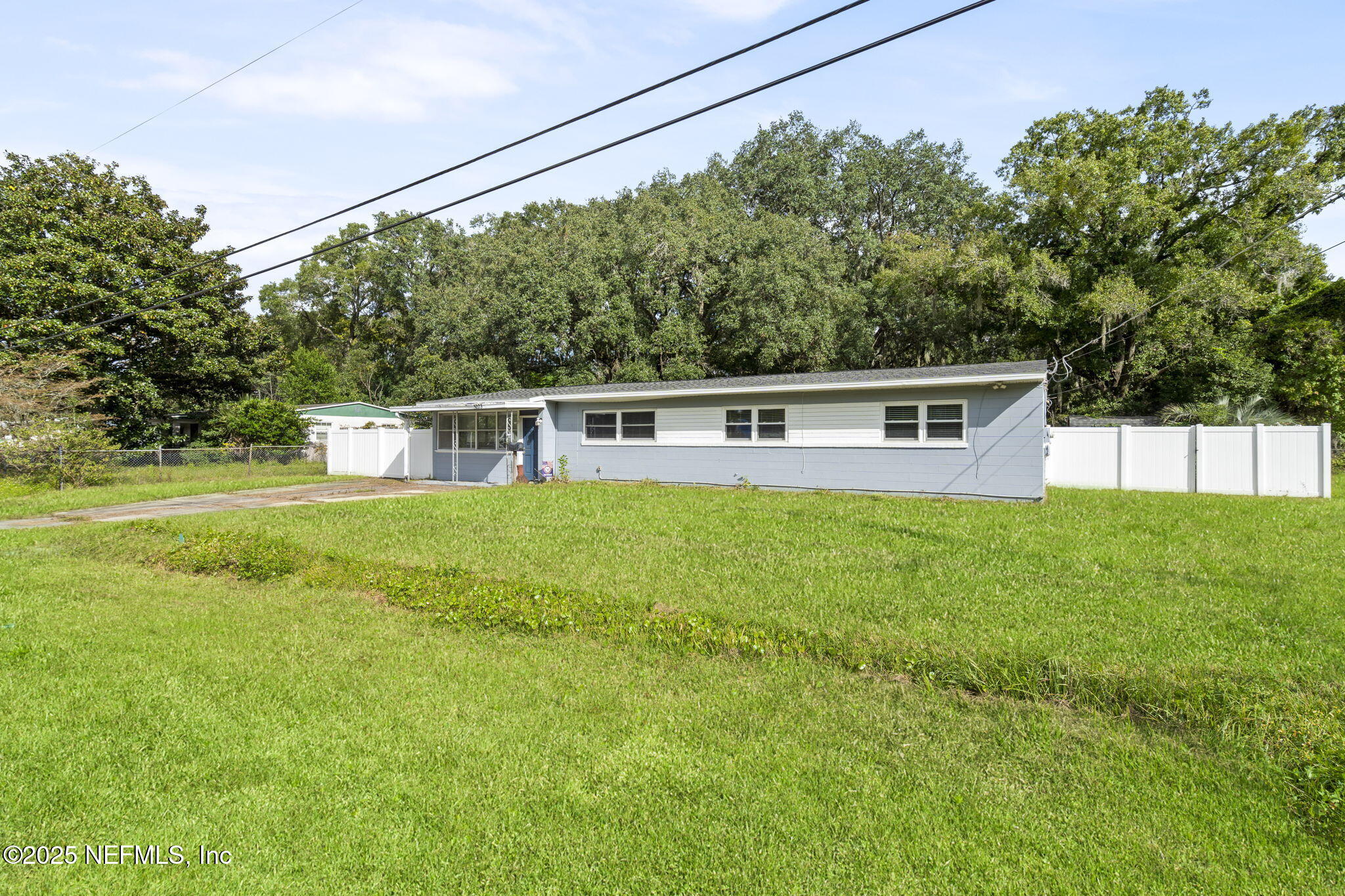 3223 HAMPTON Avenue E